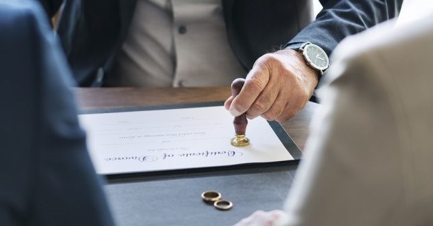 giay doc than ghi nguoi du dinh cuoi anh 2