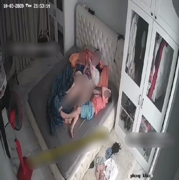 người phụ nữ để trẻ sờ vùng nhạy cảm ảnh 1 nguoi phu nu de tre so vung nhay cam anh 1