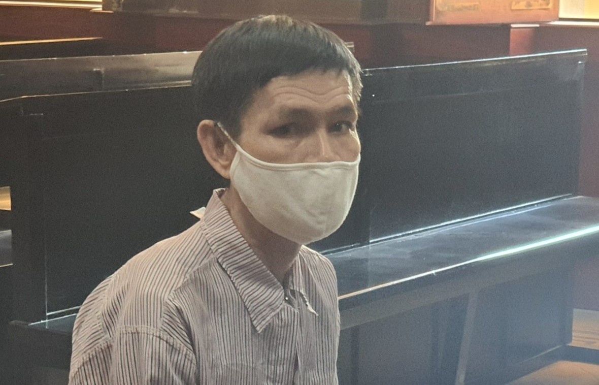 Linh 12 nam tu vi chem chi gai hinh anh