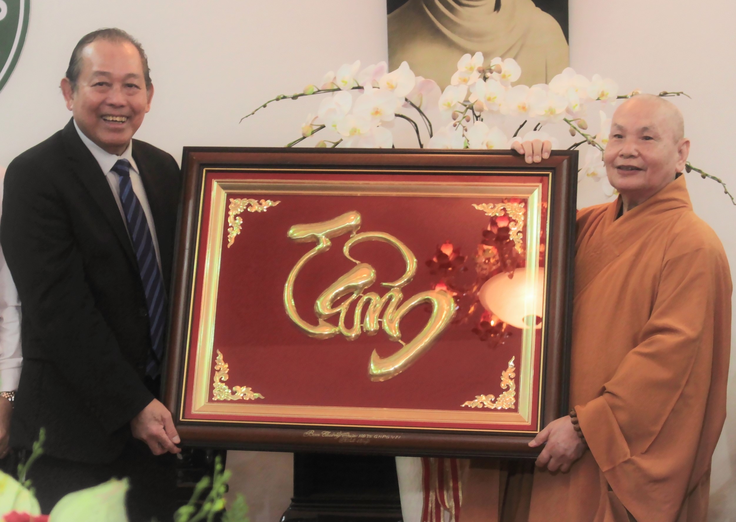 Pho thu tuong Truong Hoa Binh chuc mung dai le Vu Lan hinh anh