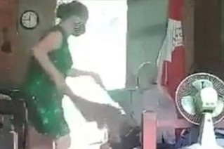 Danh me gia 88 tuoi, con gai doi dien hinh phat nao? hinh anh