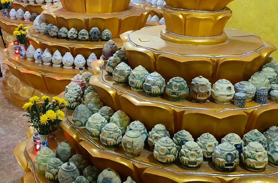 Lan theo vet muc do tren hu tro cot o chua Ky Quang 2 hinh anh