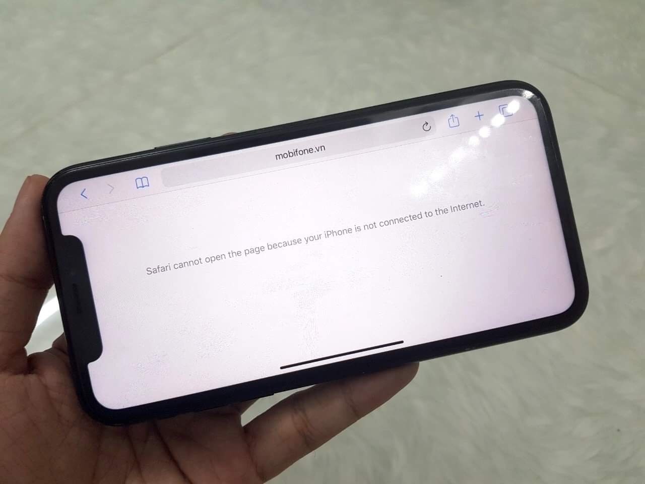 Khach hang cua MobiFone co quyen kien doi boi thuong? hinh anh