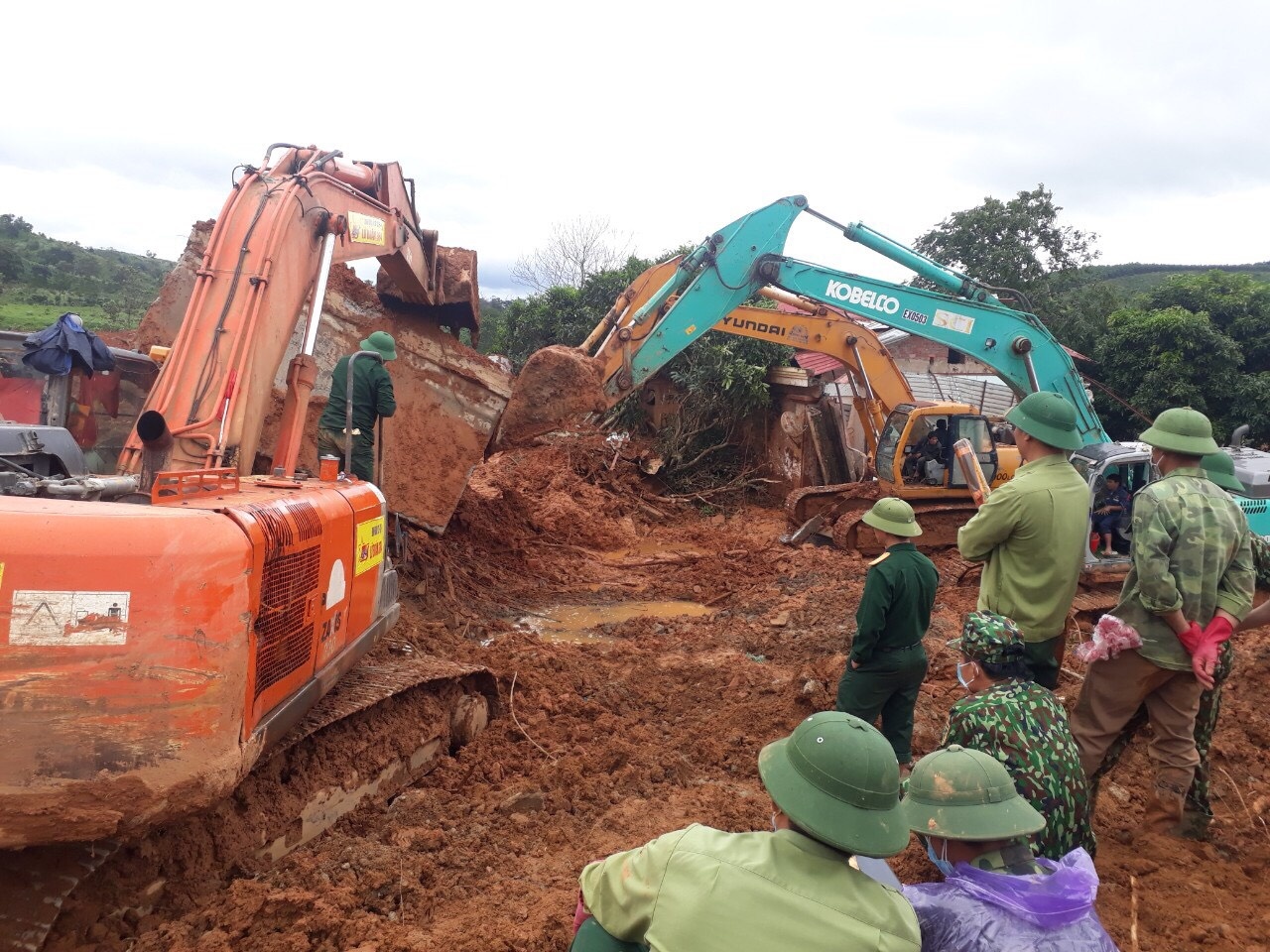 35 gio no luc tim thi the 22 quan nhan Doan 337 hinh anh