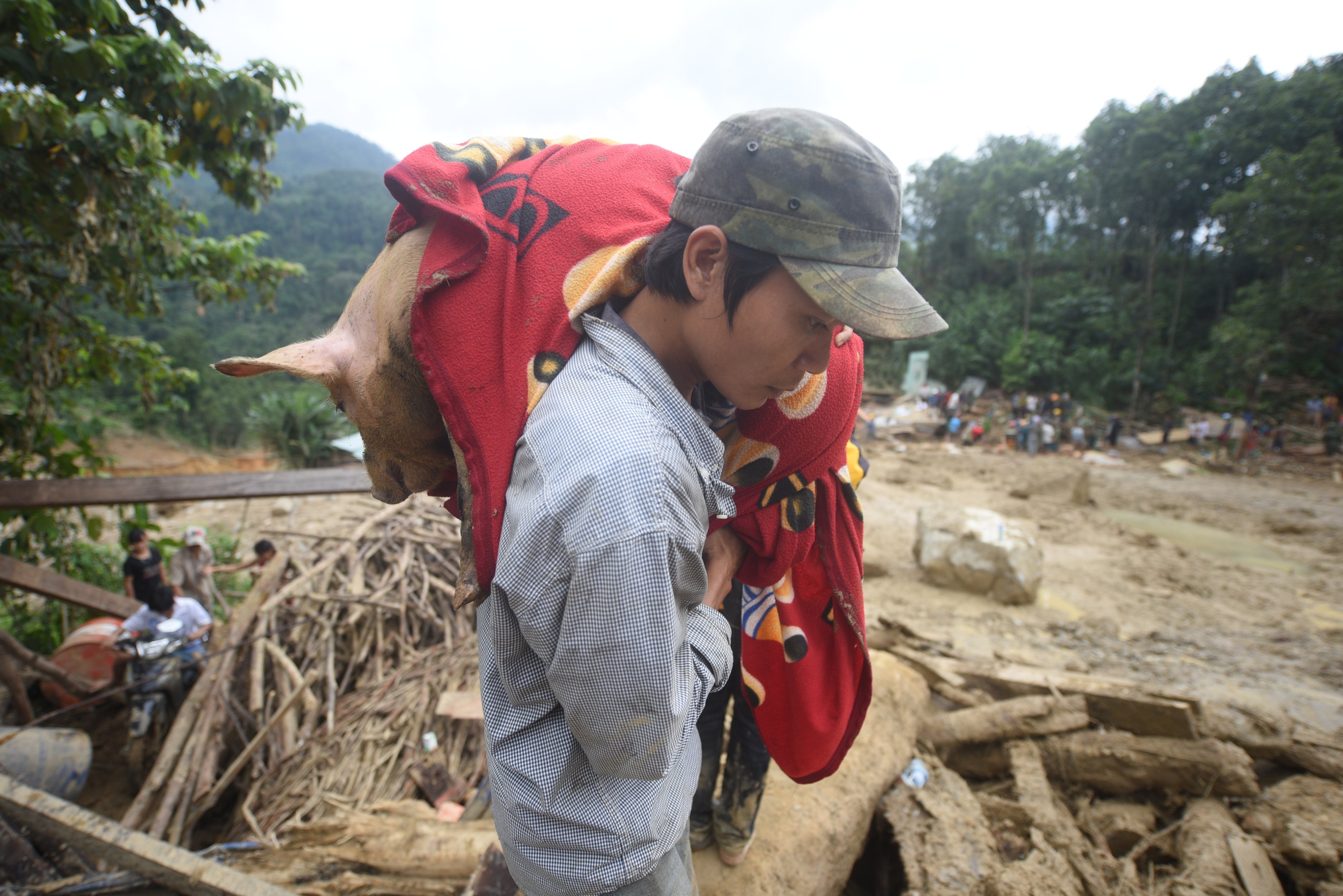 Them mot vu sat lo o Quang Nam, mot nguoi mat tich hinh anh