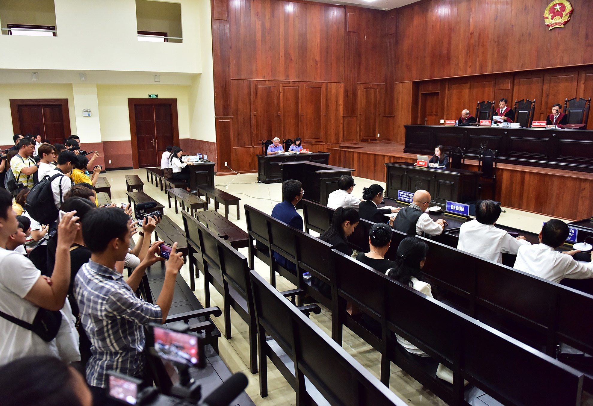 ly hon vo chong vu ca phe trung nguyen anh 2