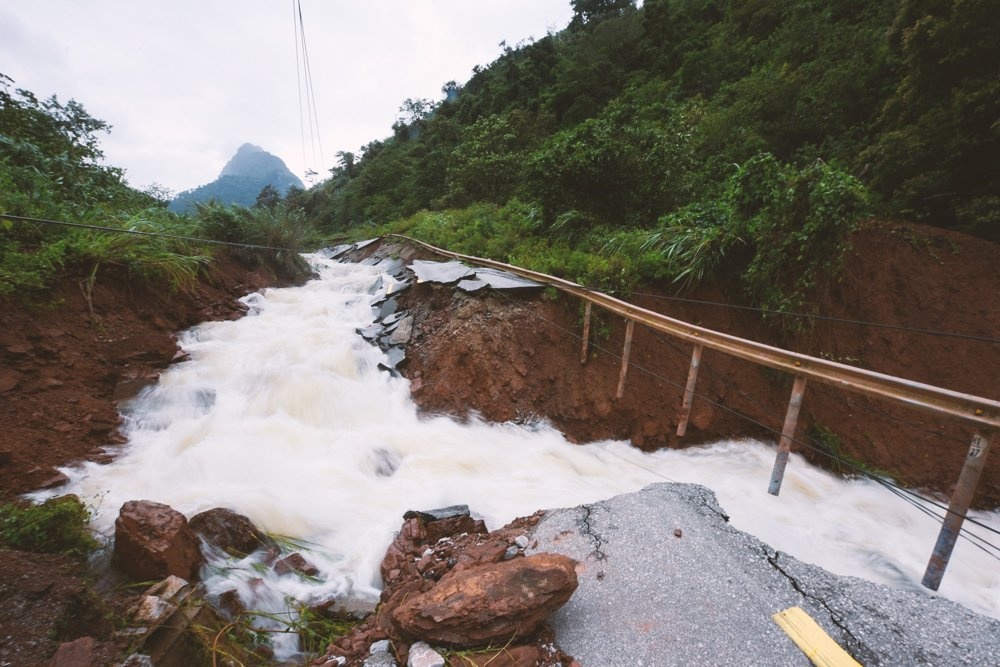 Gan 70 nguoi thiet mang vi sat lo dat trong 20 ngay hinh anh