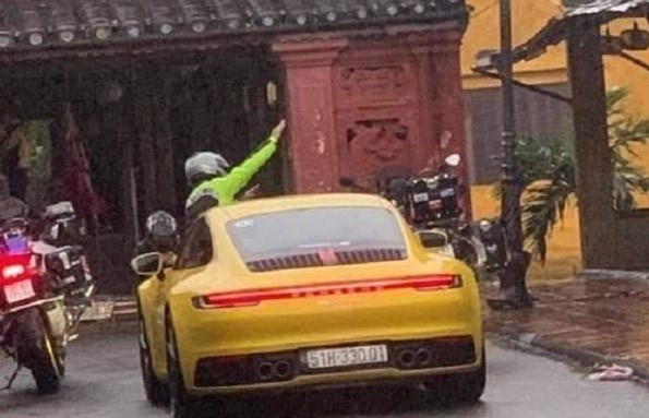 Truy tim sieu xe Porsche chay vao duong cam o pho co Hoi An hinh anh