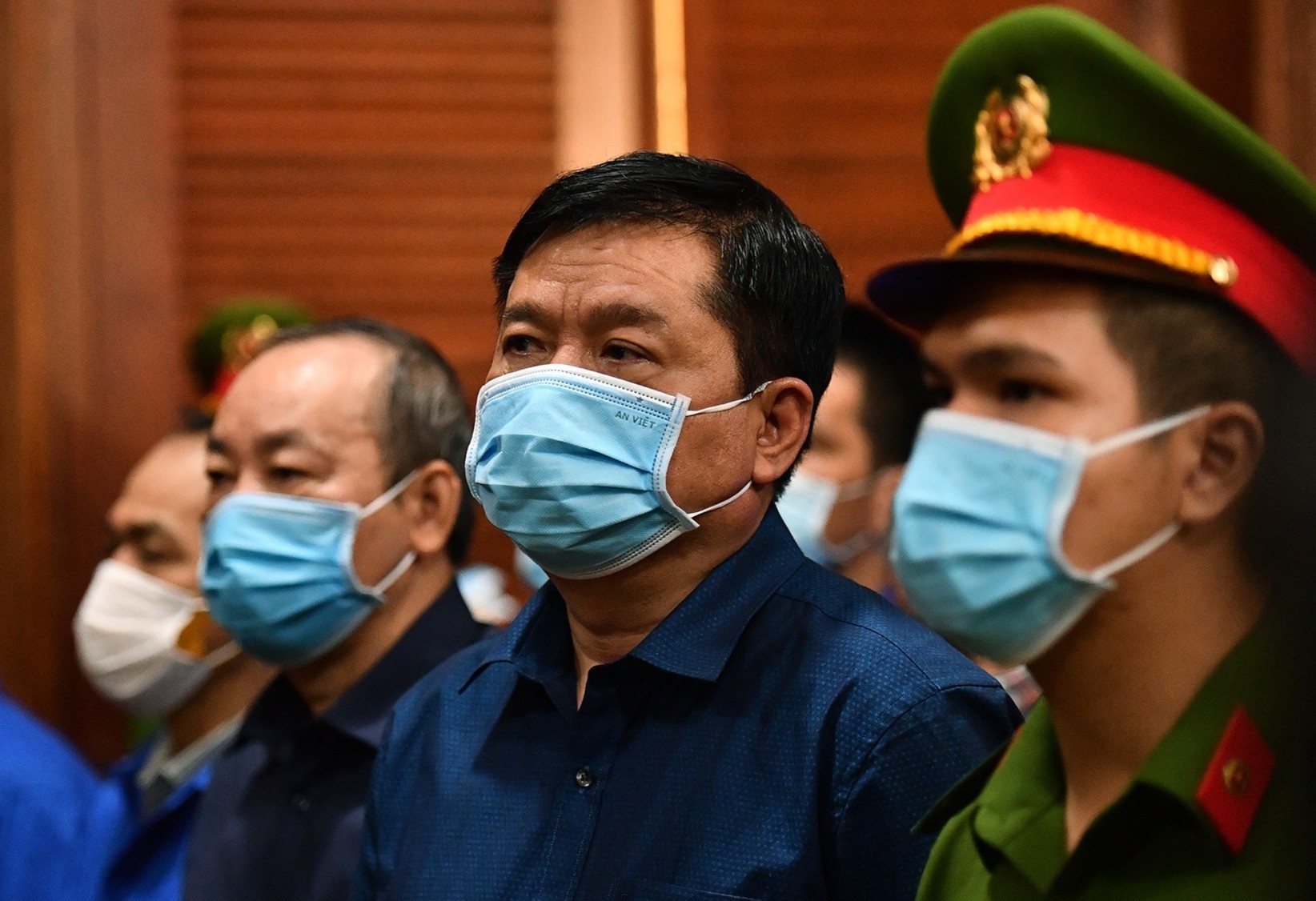 Ong Dinh La Thang hau toa o TP.HCM hinh anh