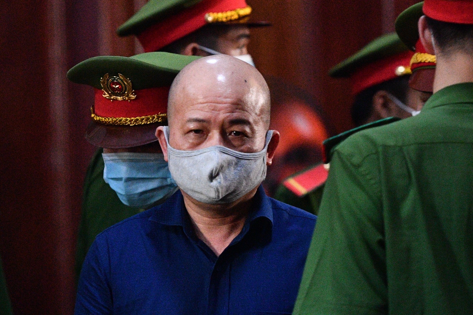 Ut Troc phu nhan cao buoc anh 1