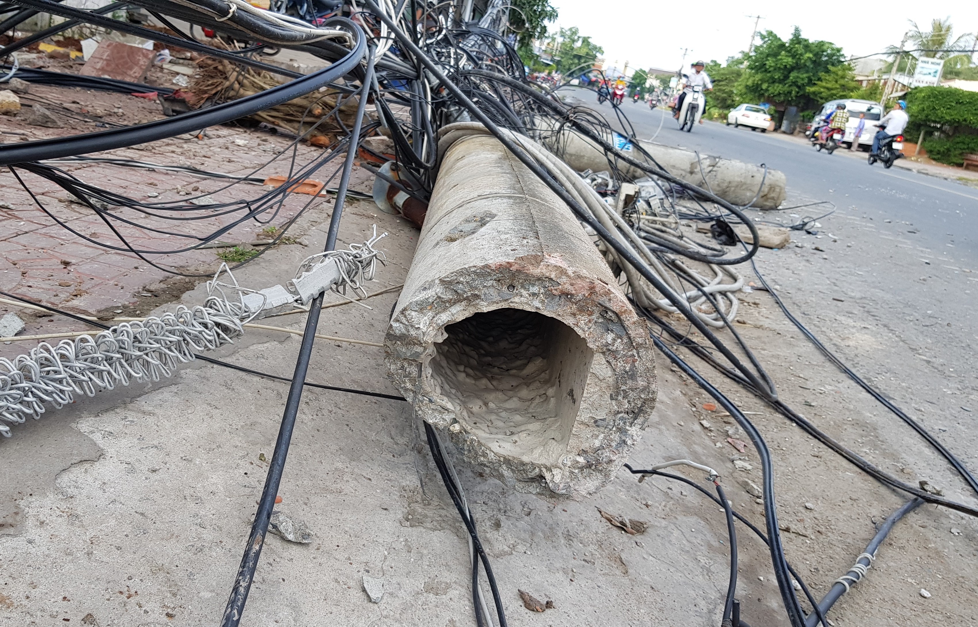 Ong Tay tong do 5 cot dien co the bi xu phat ra sao? hinh anh