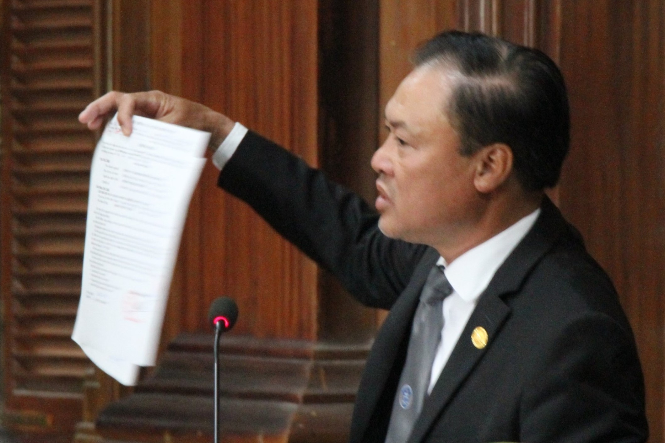 Agribank trinh ban chinh hop dong cong chung nha 57 Cao Thang hinh anh