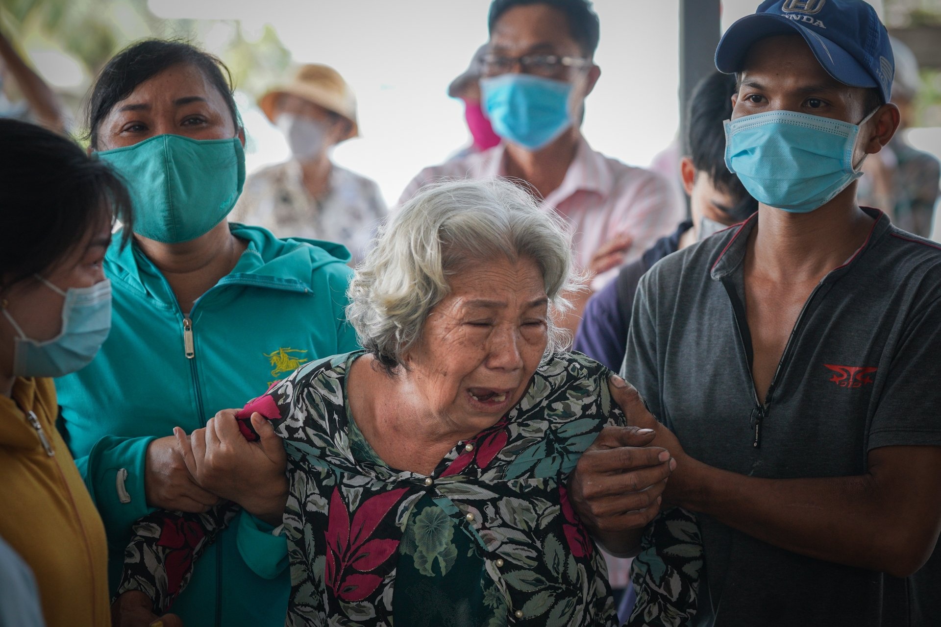 'Nhin con chau nam do xep lop, lam sao chiu noi' hinh anh