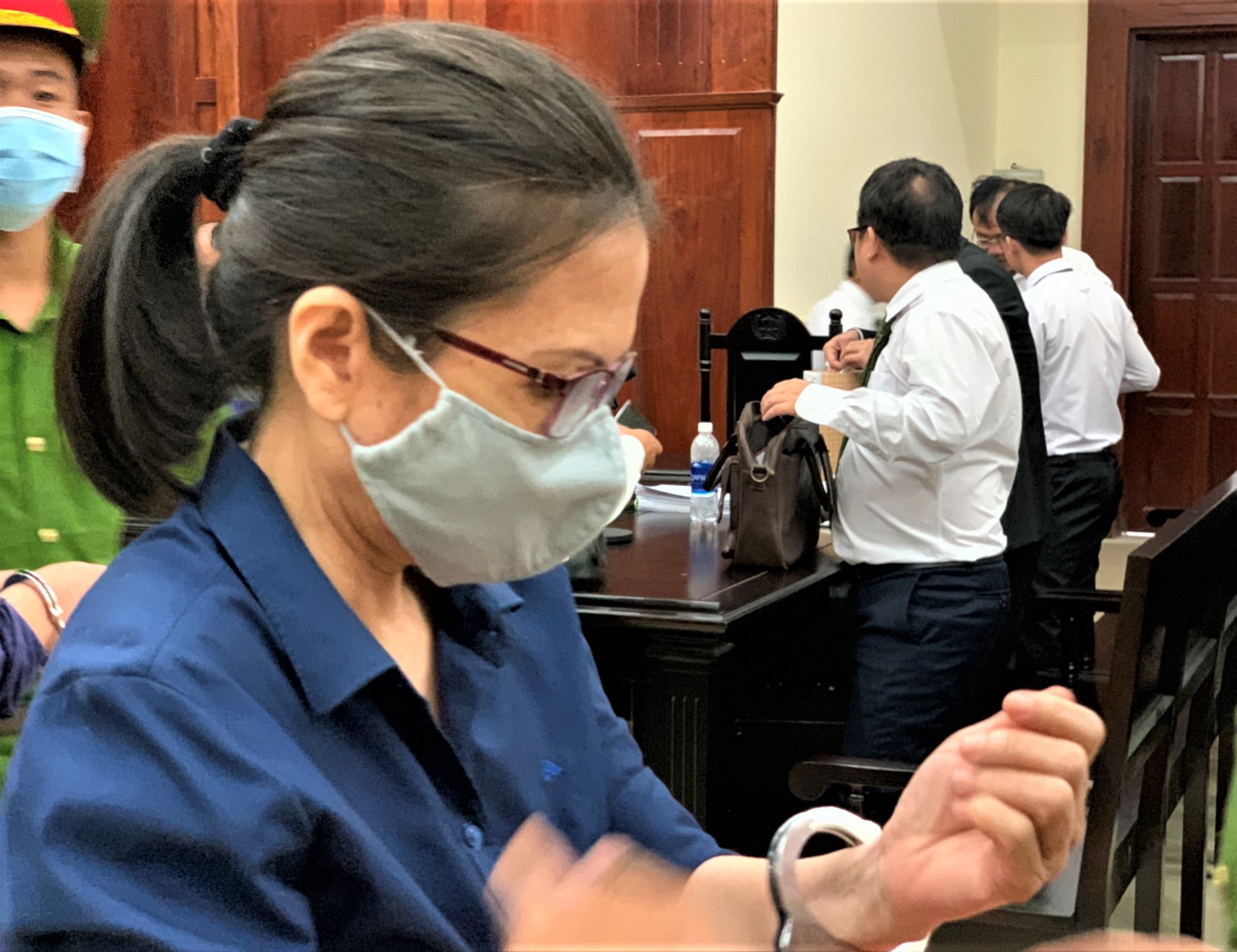 Bi khang nghi tu hinh, cuu giam doc ngan hang keu oan hinh anh