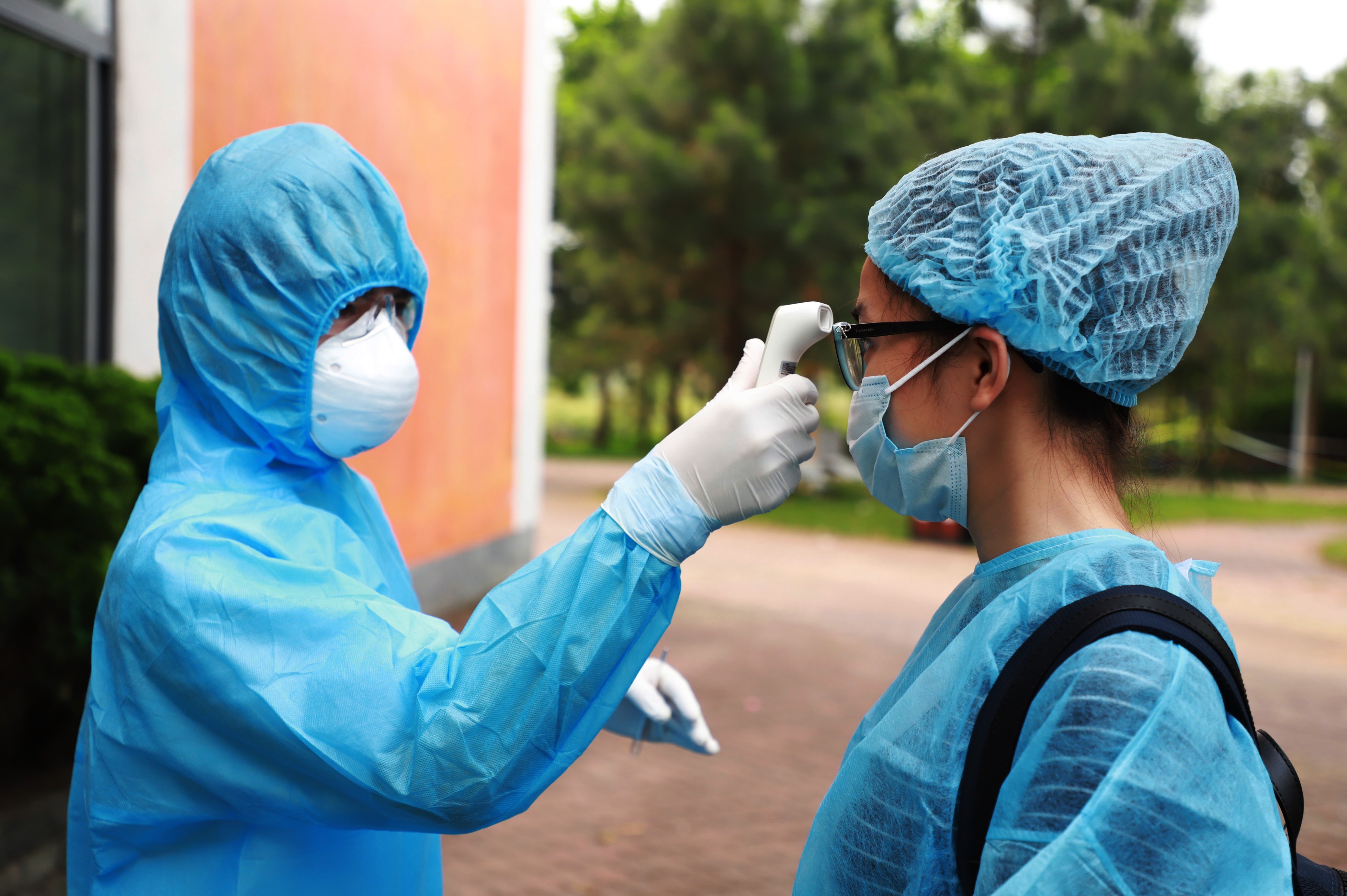 dich covid tro lai anh 1