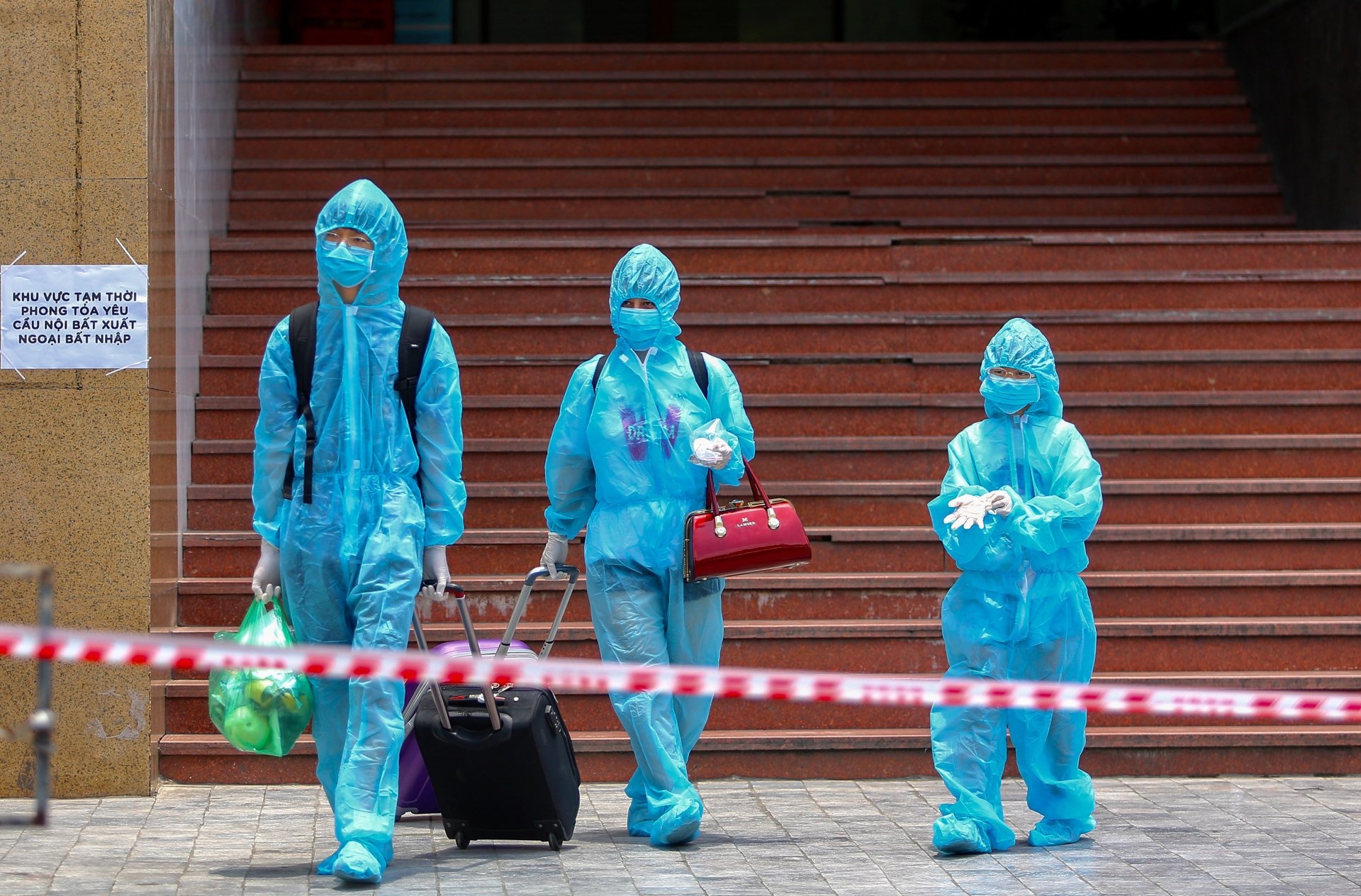 Be gai 3 tuoi va ong ba noi mac Covid-19 o Da Nang hinh anh