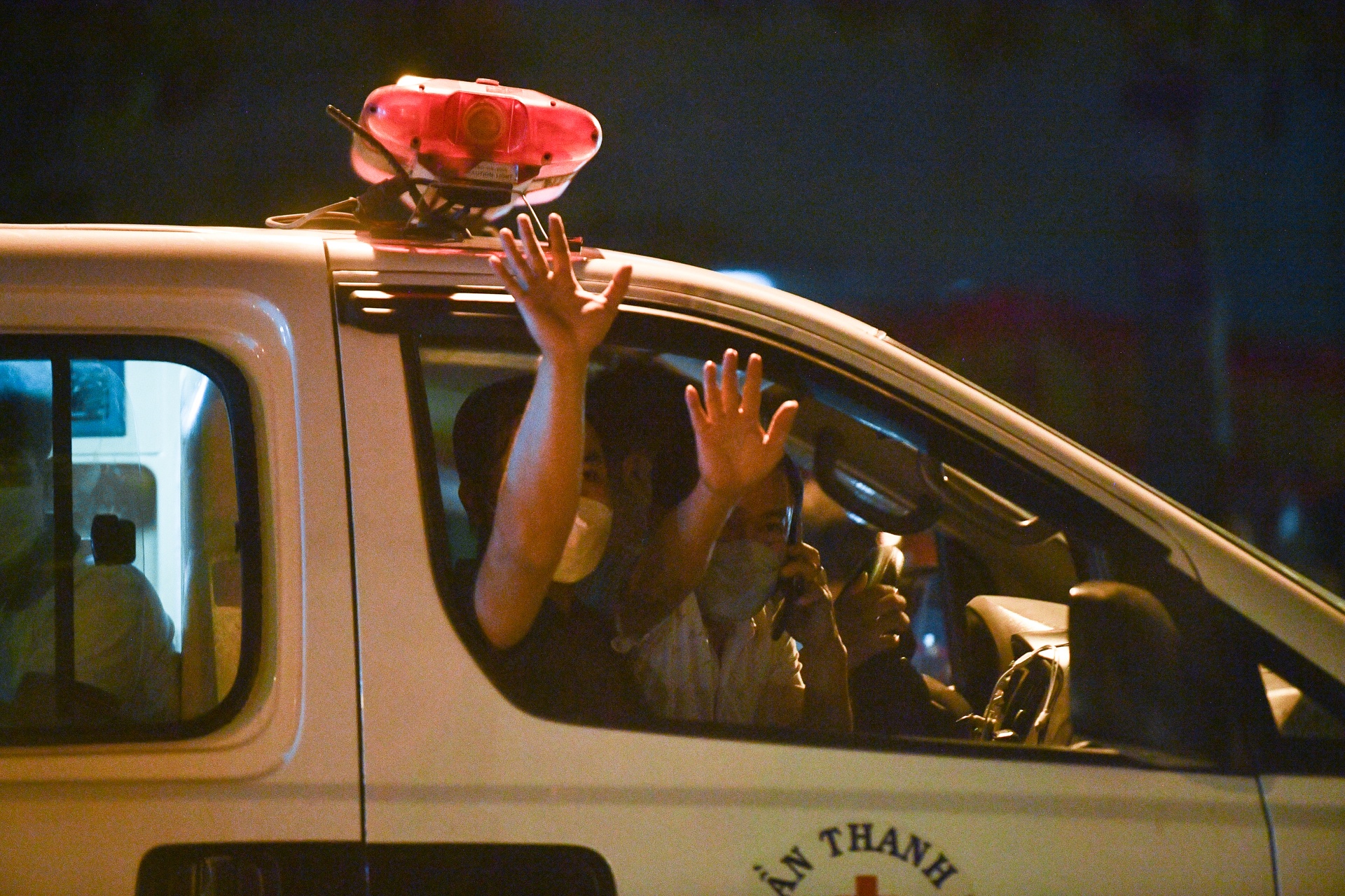 Bi kich sau buoi hoi ngo gia dinh tai quan karaoke o Binh Duong hinh anh