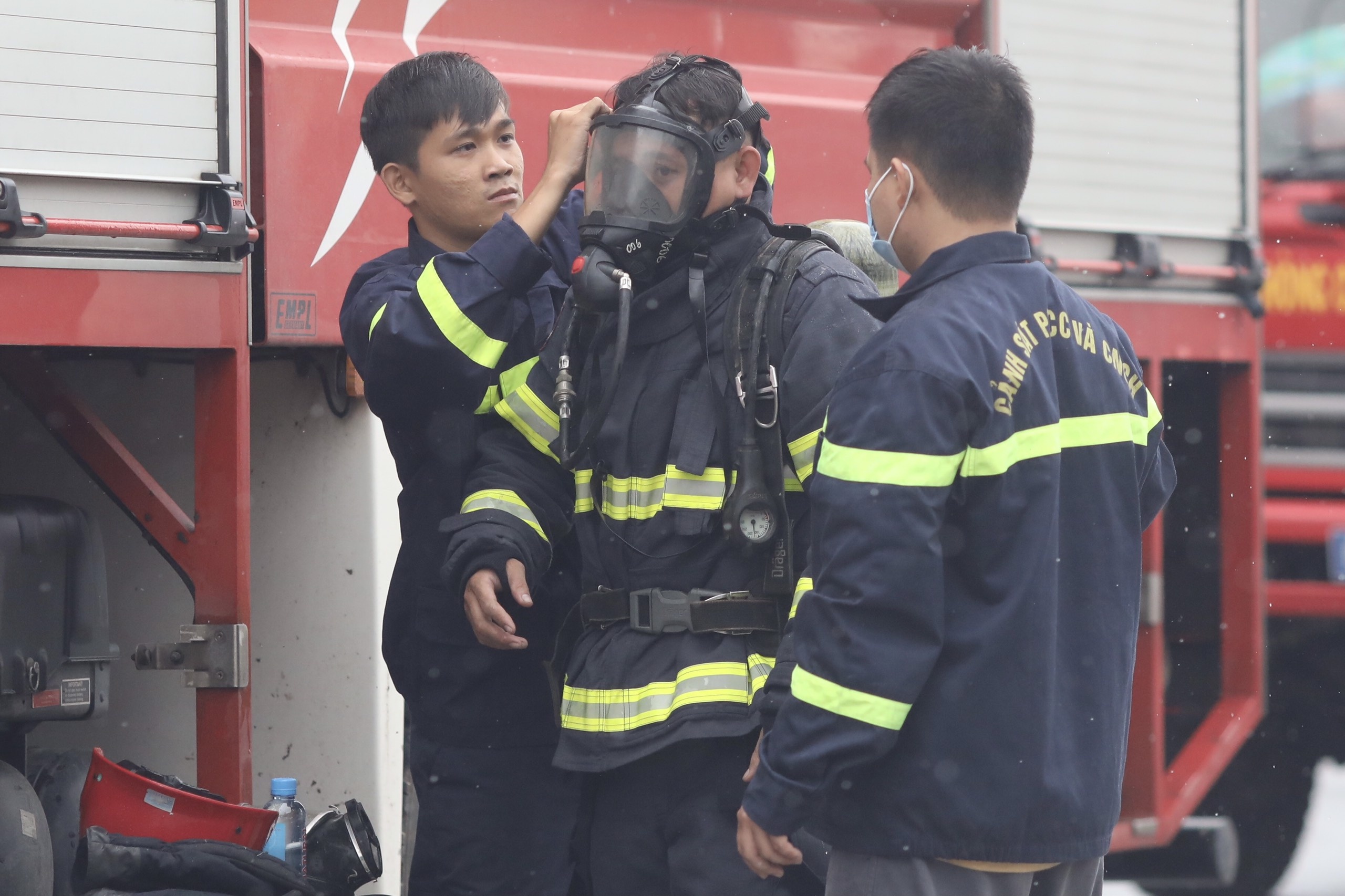 4 cau hoi chua duoc giai dap sau vu chay quan karaoke o Binh Duong hinh anh