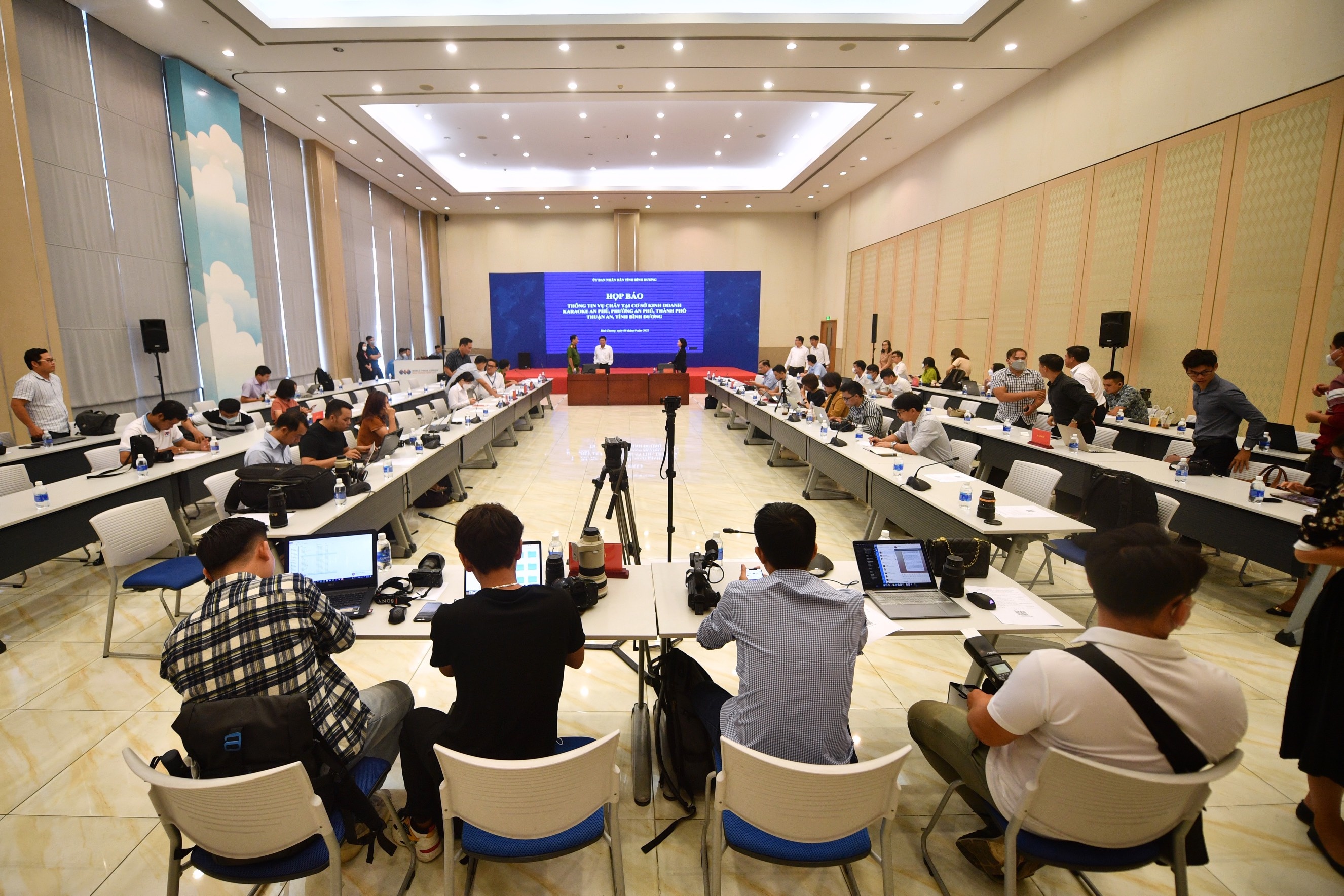 chay quan karaoke Binh Duong anh 8