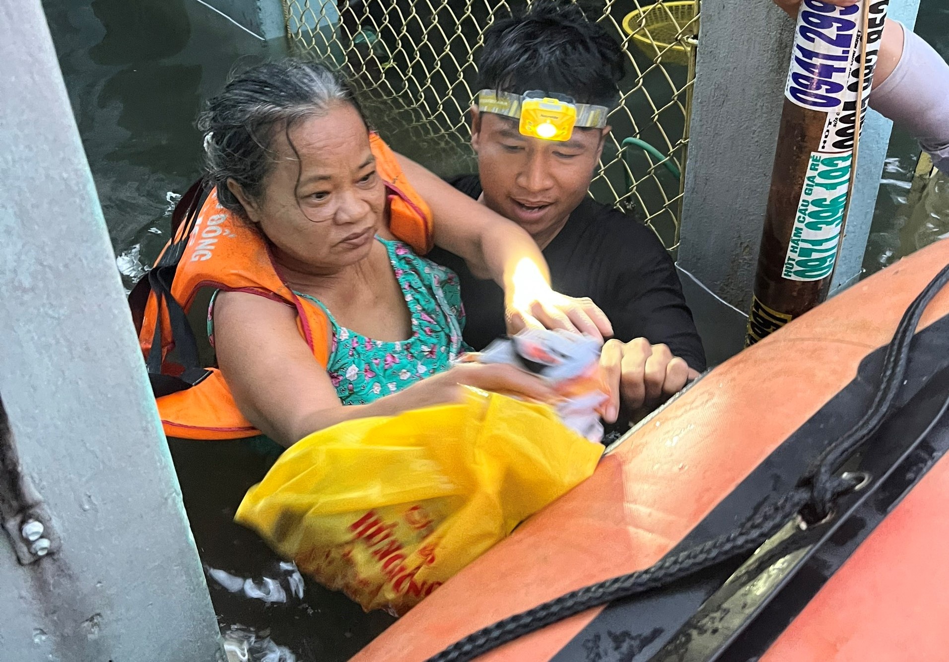 Doi cano 0 dong o Da Nang: Chua bao gio nghi phai cuu ho giua TP hinh anh