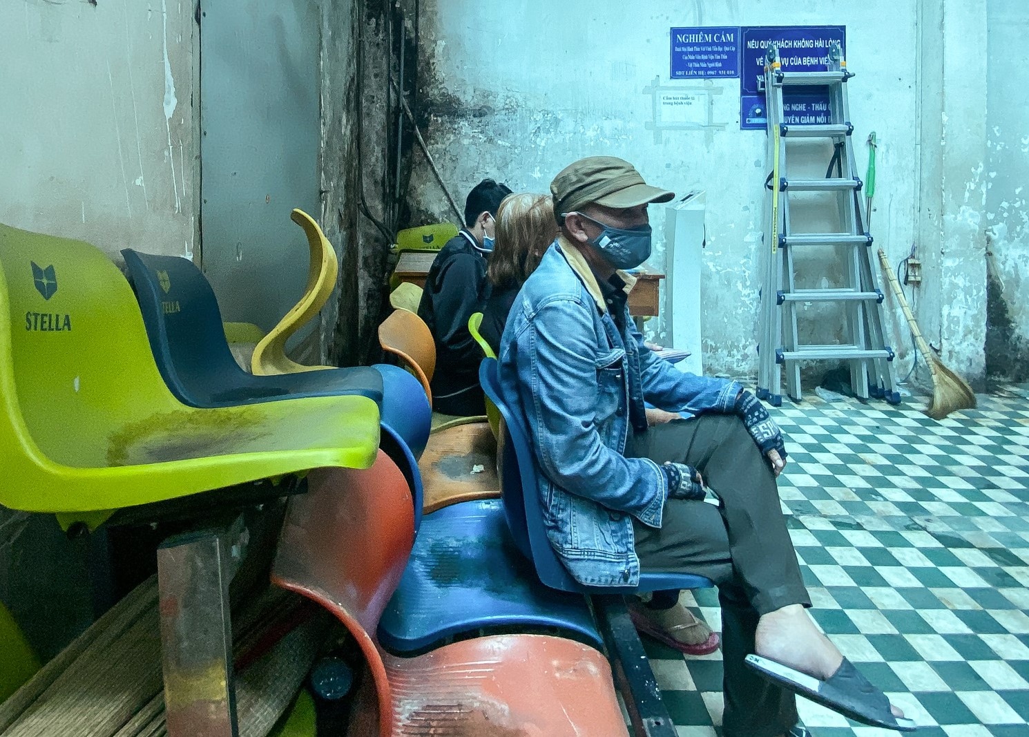 Chat vat di kham o nhung benh vien xuong cap tai TP.HCM hinh anh