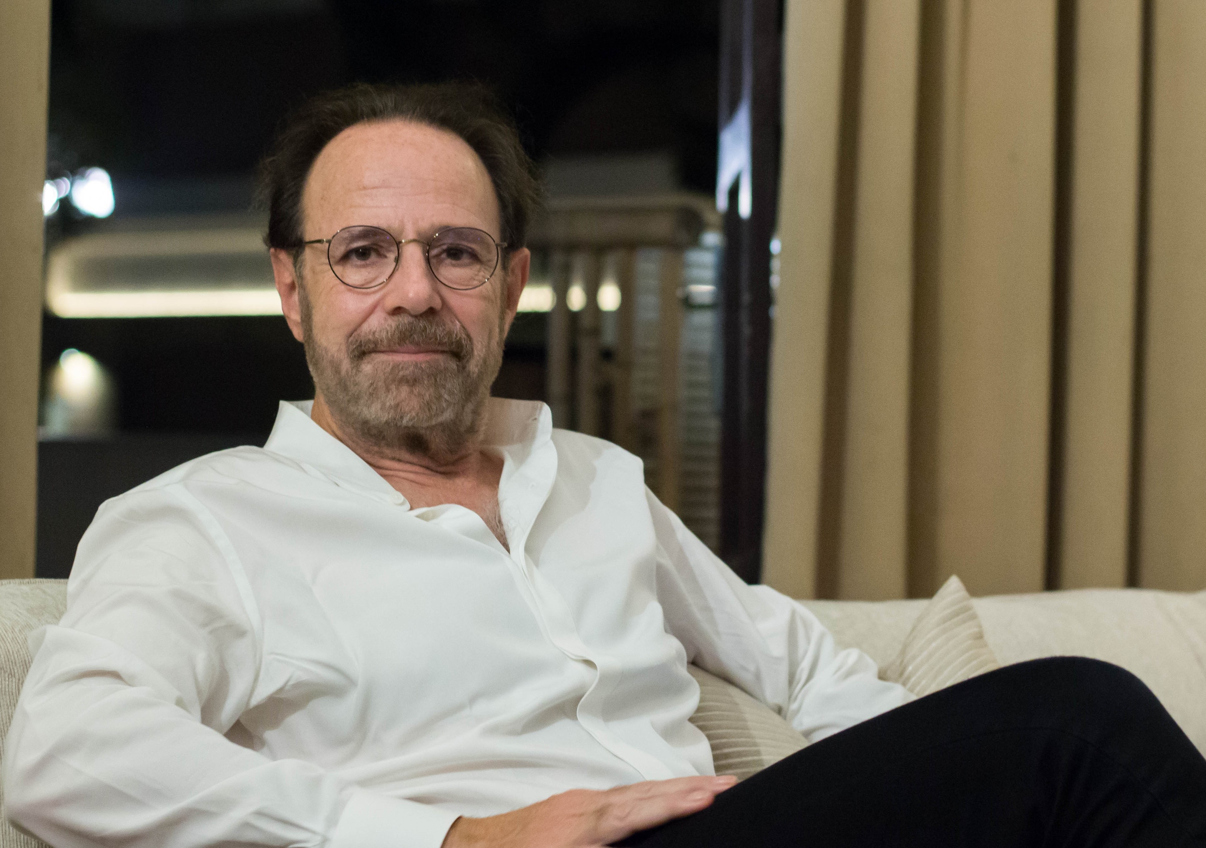 Marc Levy thanh nha van khi dang la bo don than hinh anh