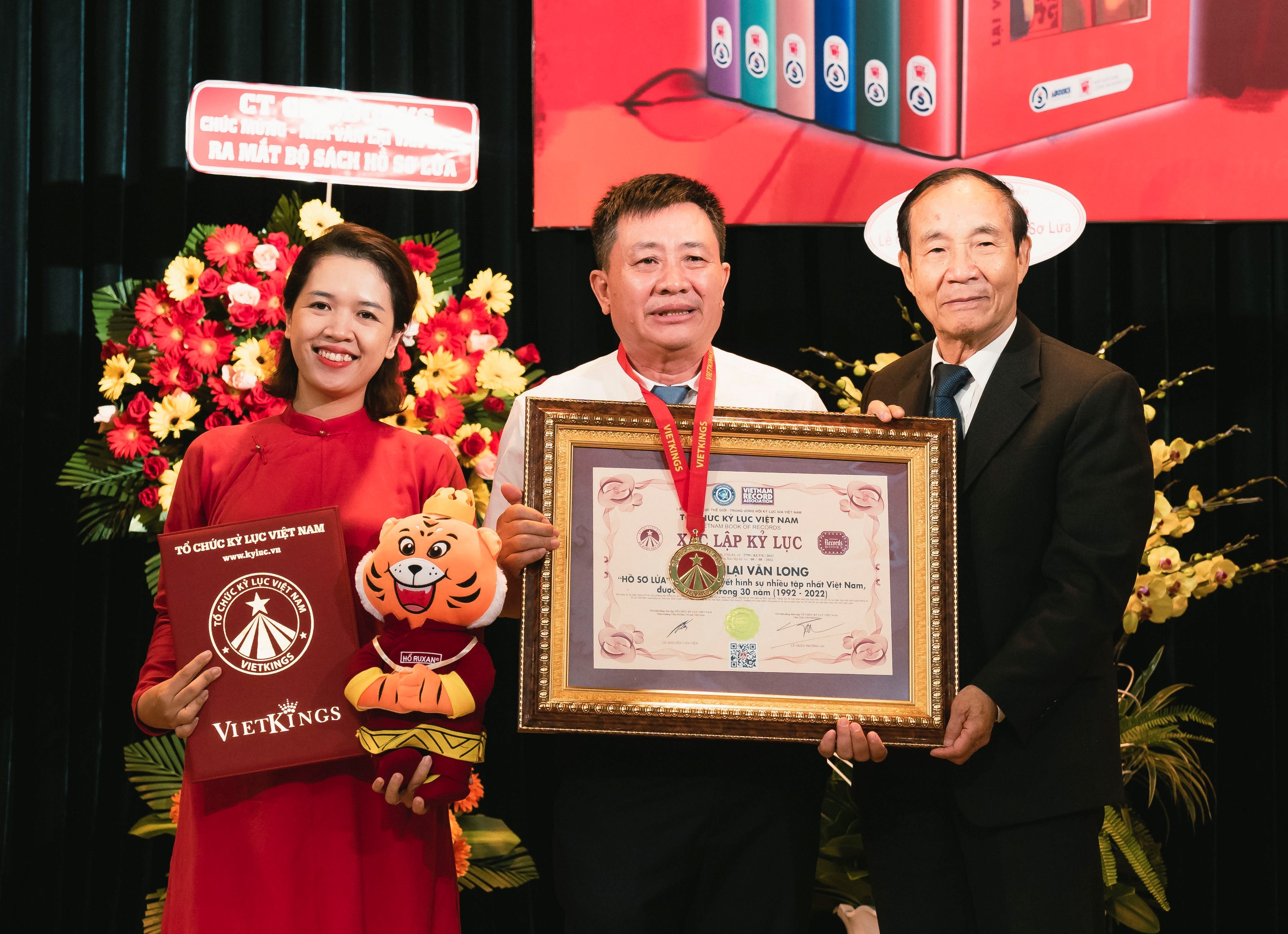 tieu thuyet Ho so lua anh 3