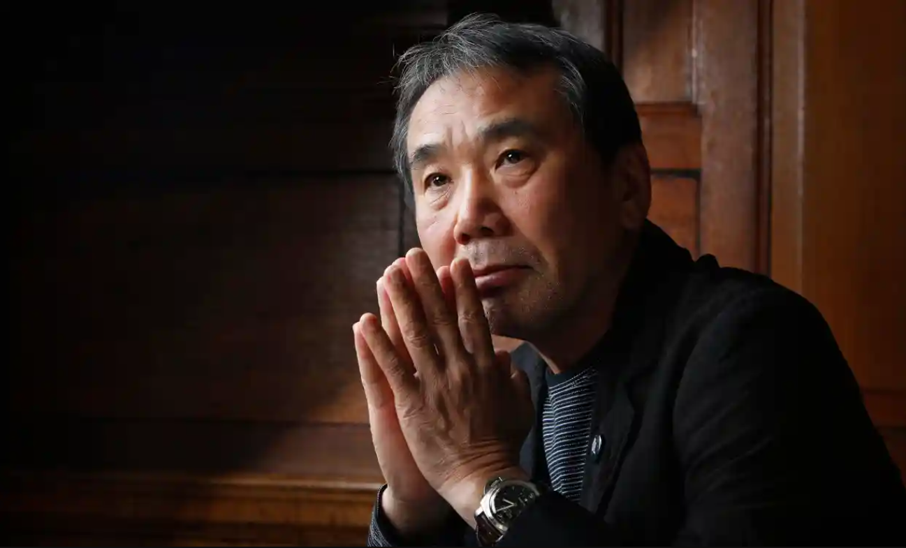 Haruki Murakami khong muon cam len va doc lai sach minh da viet hinh anh