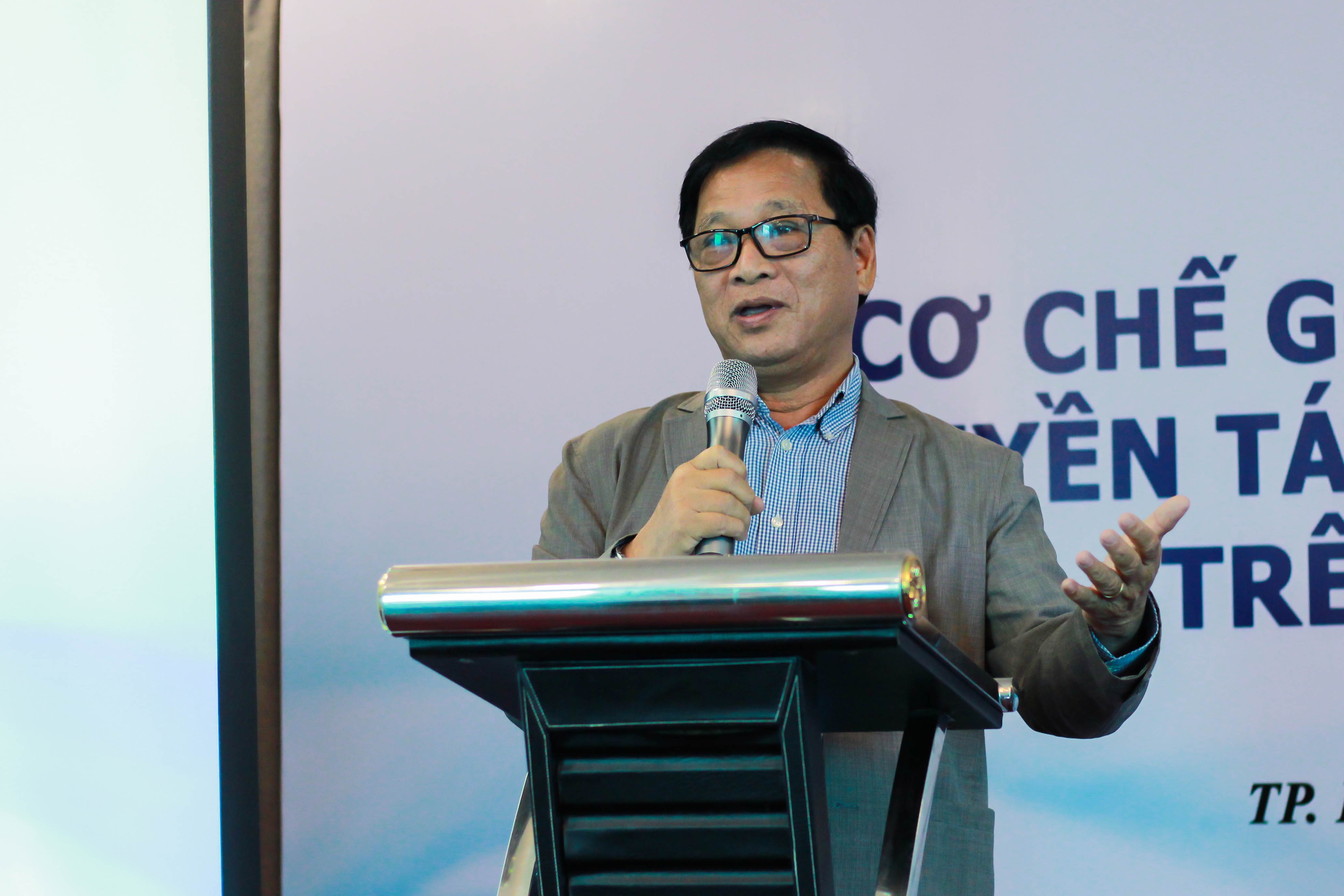 Sach lau long hanh tren nen tang so, xuat ban duoi suc hinh anh