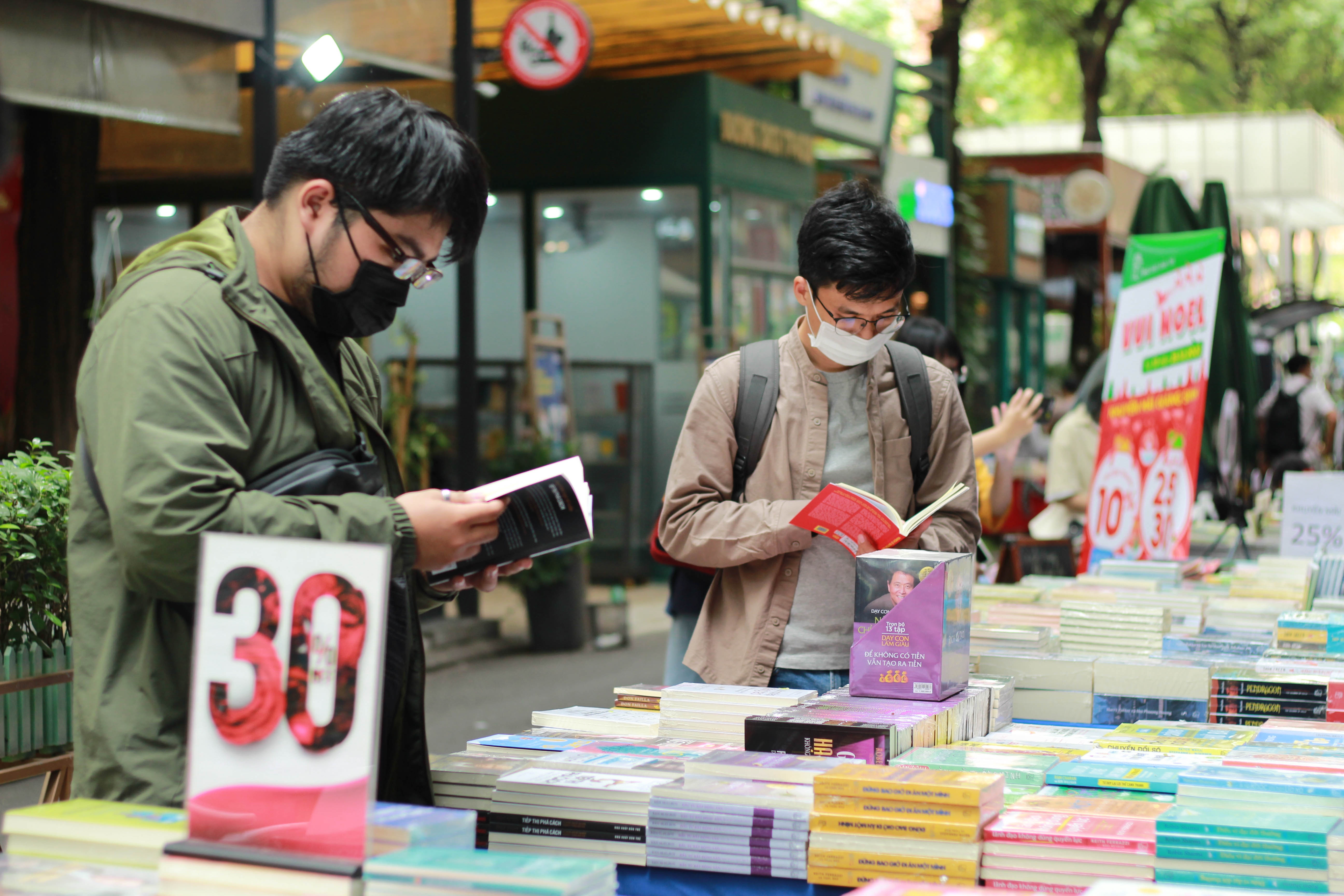 Giai bai toan kinh te cho mo hinh duong sach hinh anh