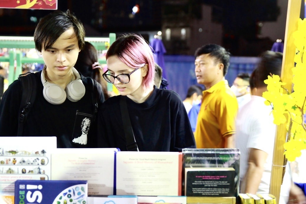 Duong sach Tet TP.HCM anh 2