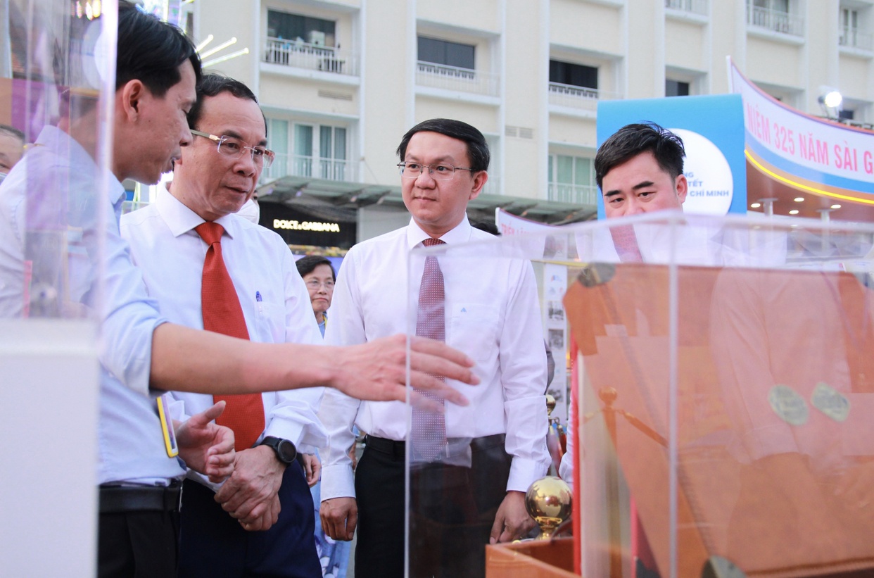 Khai mac Le hoi Duong sach Tet Quy Mao 2023 hinh anh