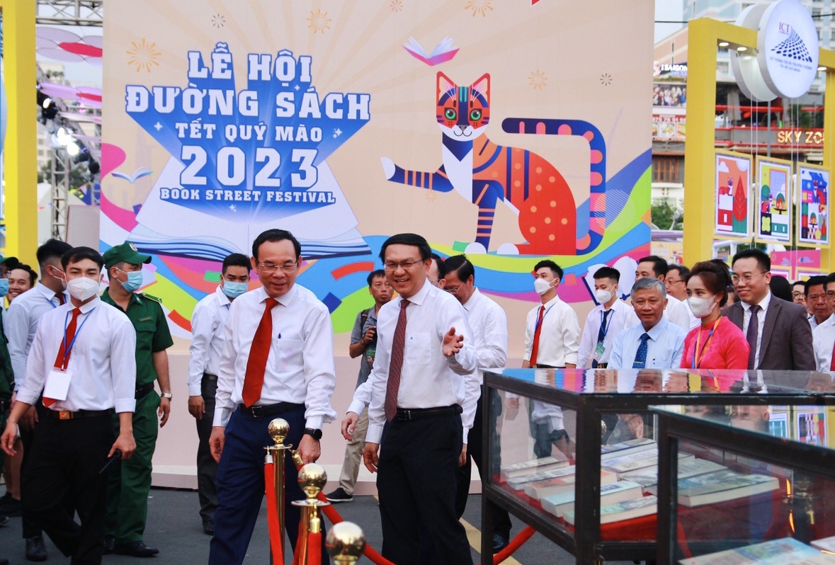 Duong sach Tet TP.HCM anh 1