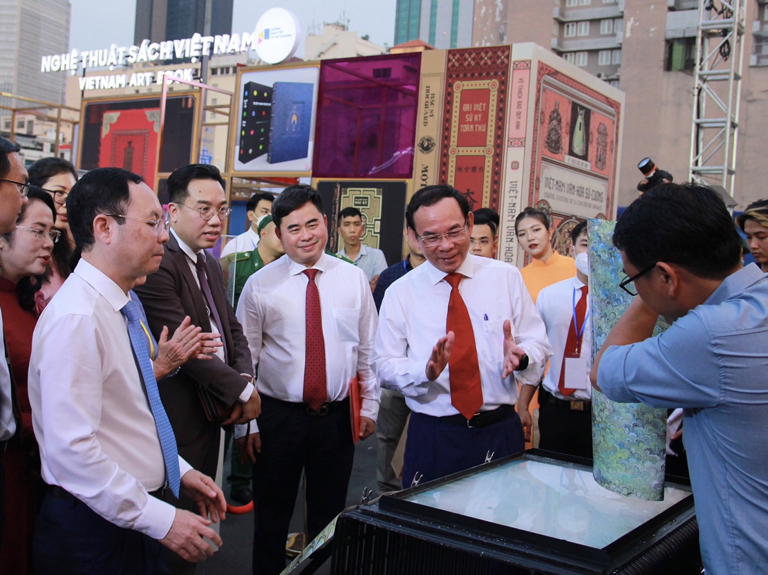 Duong sach Tet TP.HCM anh 3