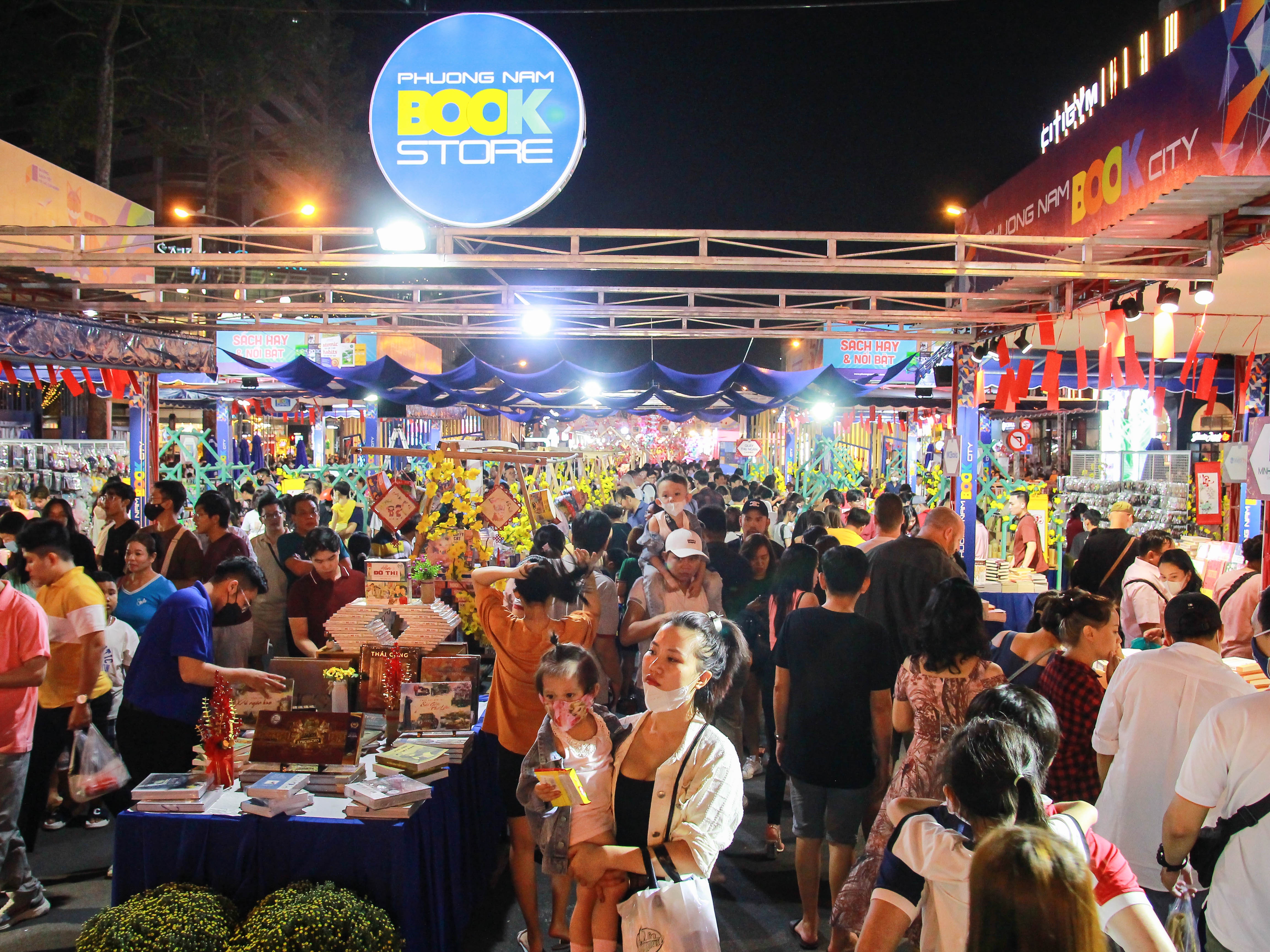 Duong sach Tet TP.HCM anh 3