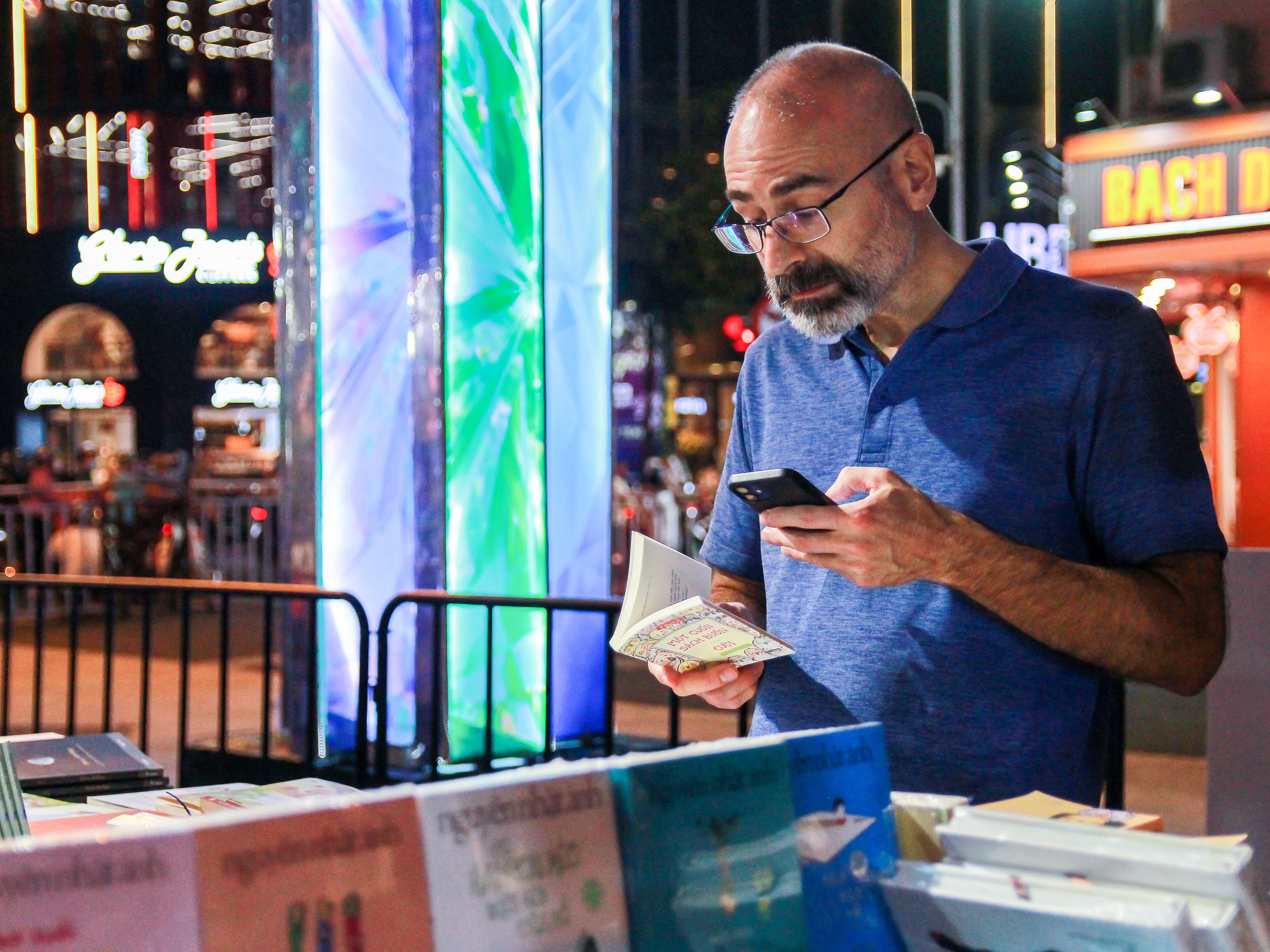 Duong sach Tet TP.HCM anh 2