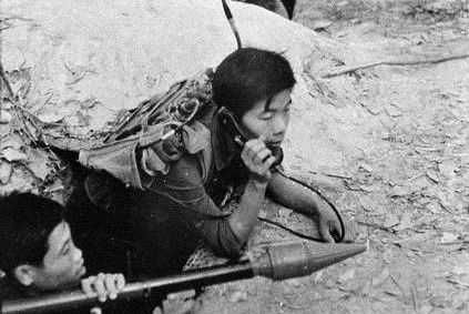 Nhung doi thu dang gom giap mat nhau trong ngay Tet hinh anh