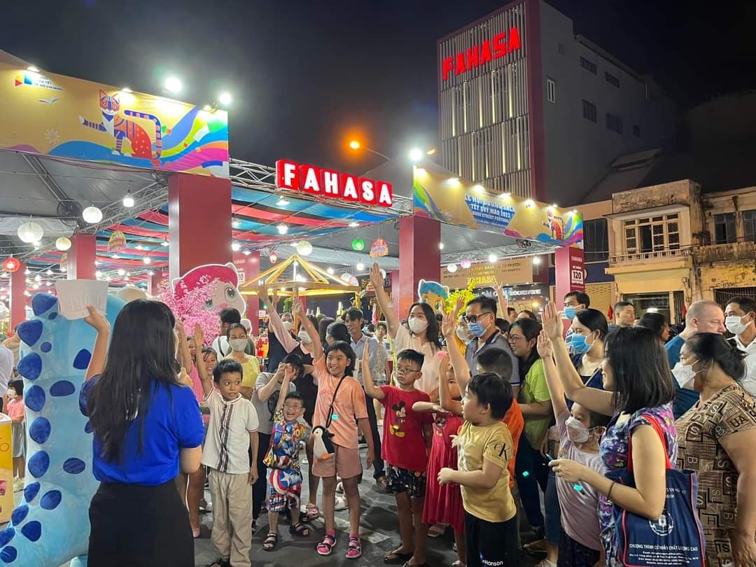 Duong sach Tet TP.HCM anh 3