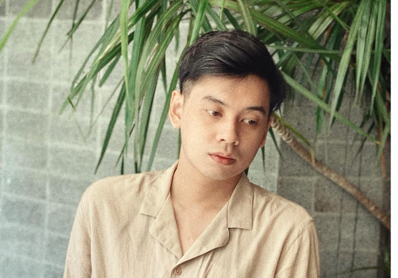 Vang trang coi ngu sang tren be doi xao dong hinh anh