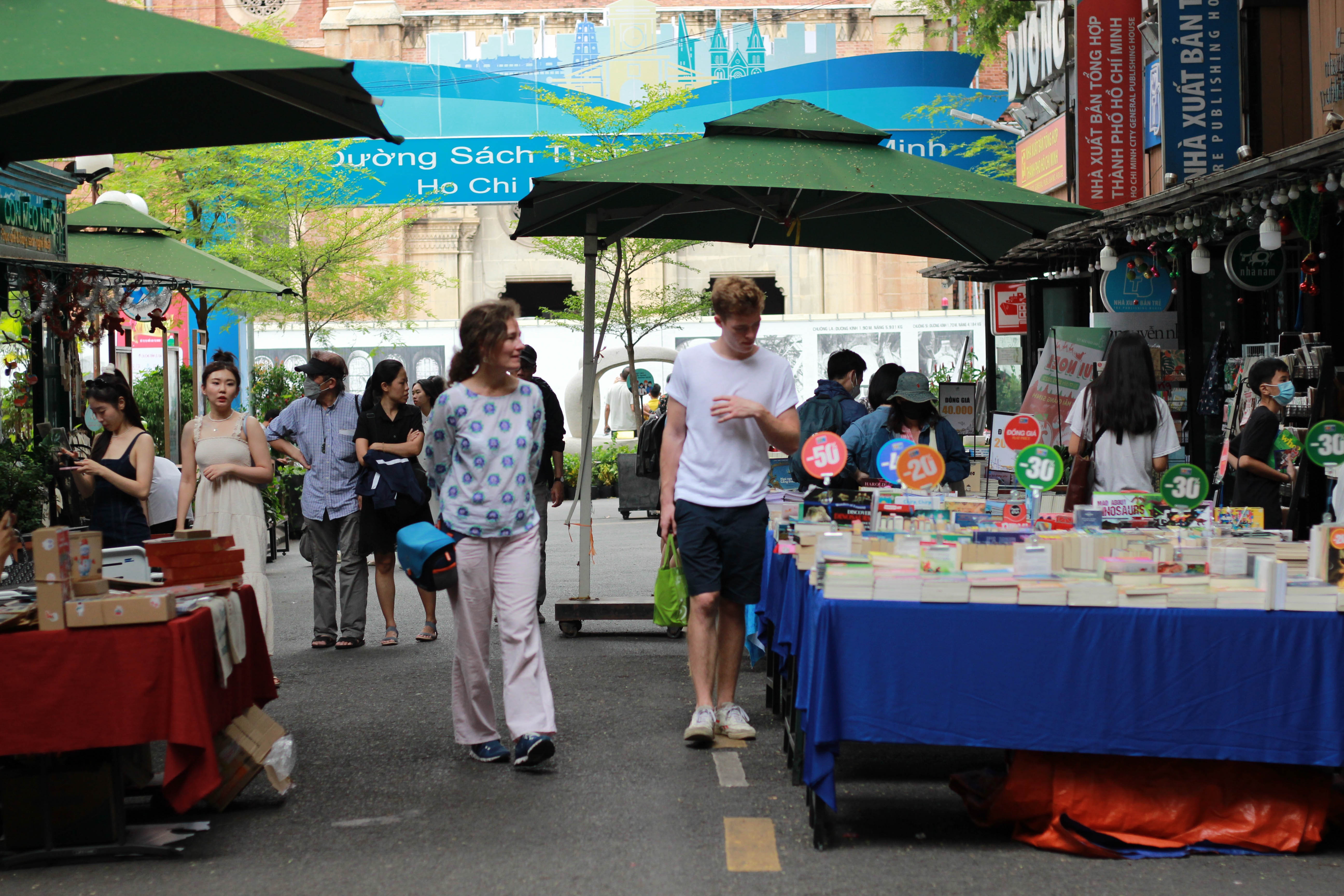 Duong sach TP.HCM anh 4