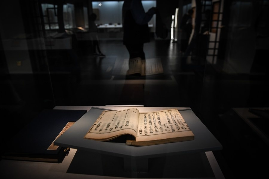 Bo bach khoa toan thu lon nhat the gioi duoc so hoa hinh anh