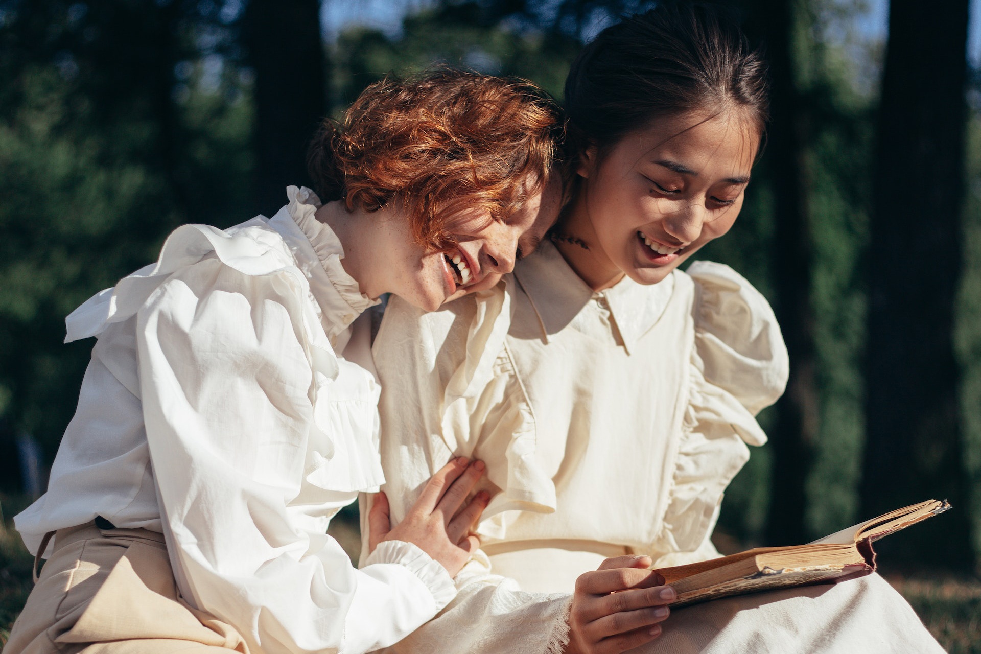 Doc sach gi cho ngay Quoc te Hanh phuc hinh anh