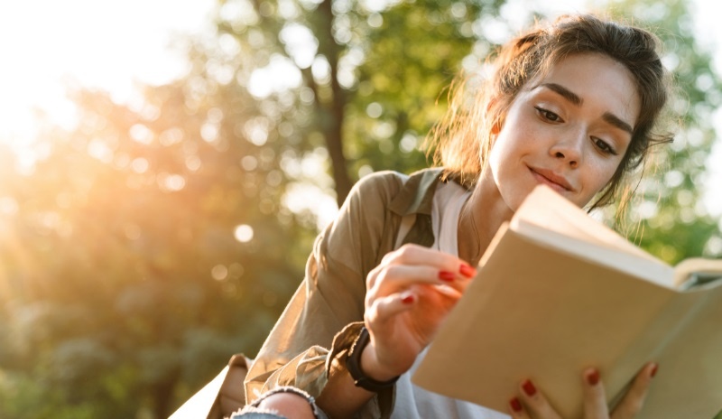 Doc sach self-help the nao cho hieu qua hinh anh