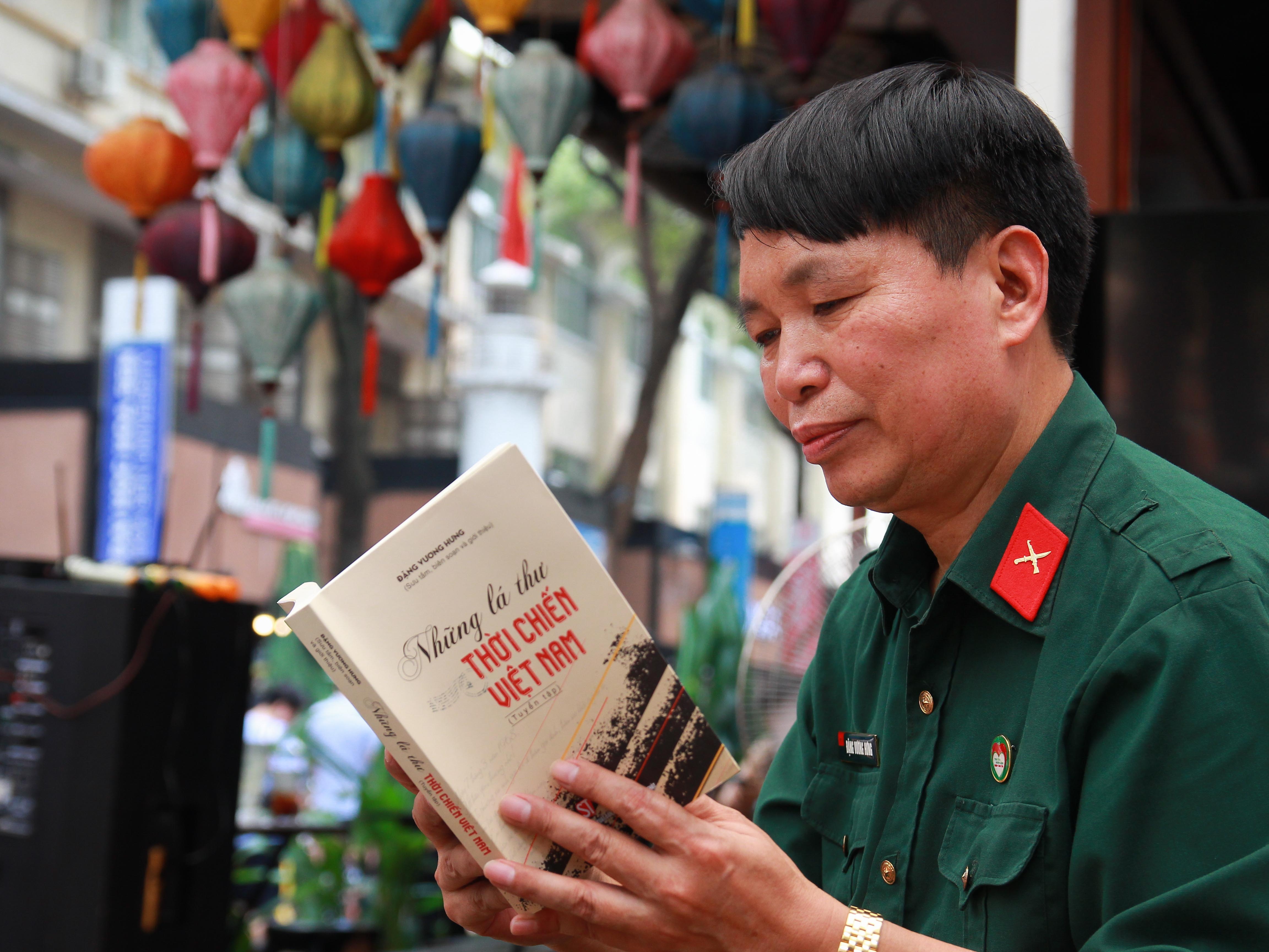 Trang viet duoc tim thay trong mo tap the va chuyen ve thu thoi chien hinh anh