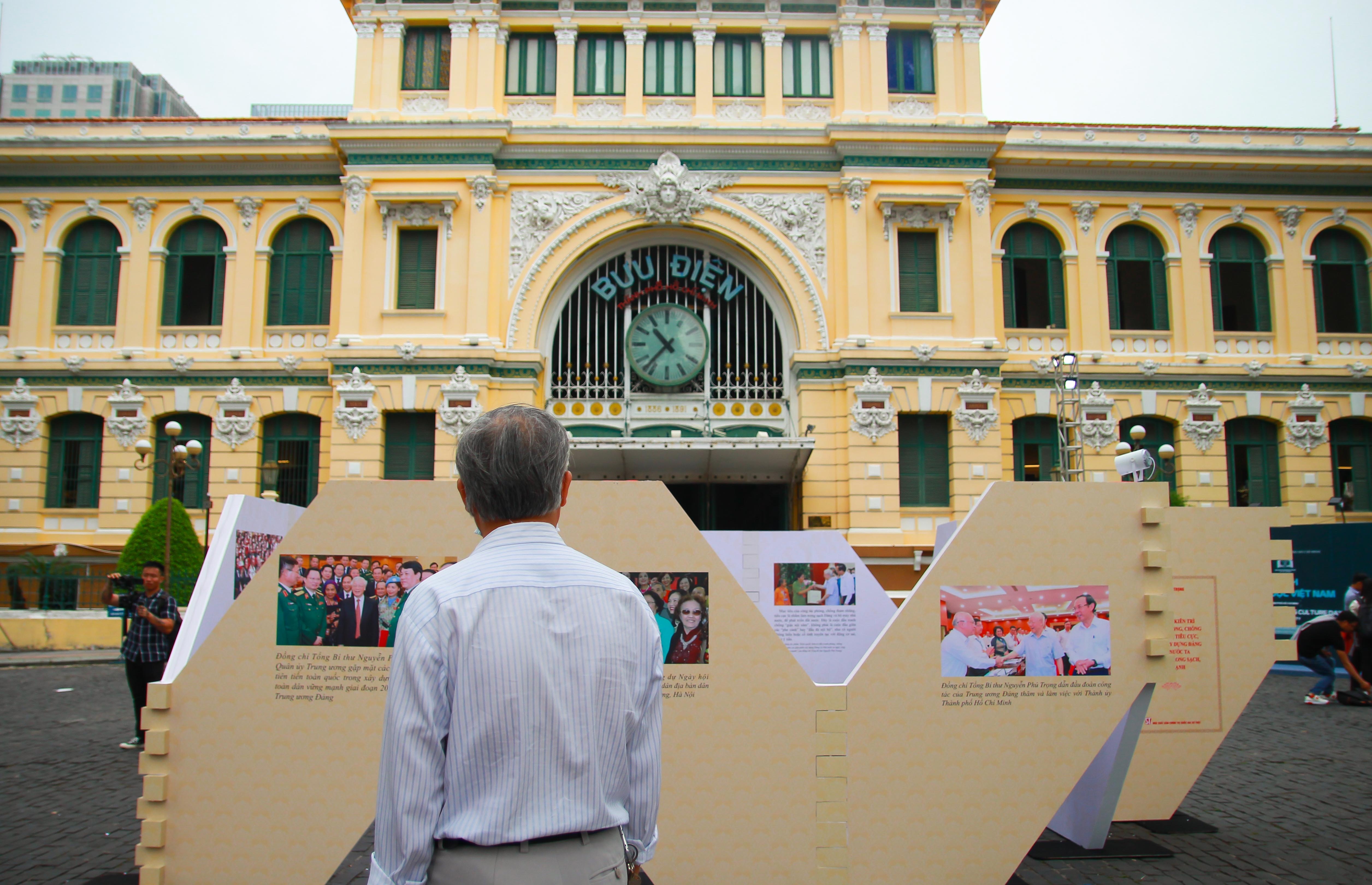 Hoi sach TP.HCM anh 2