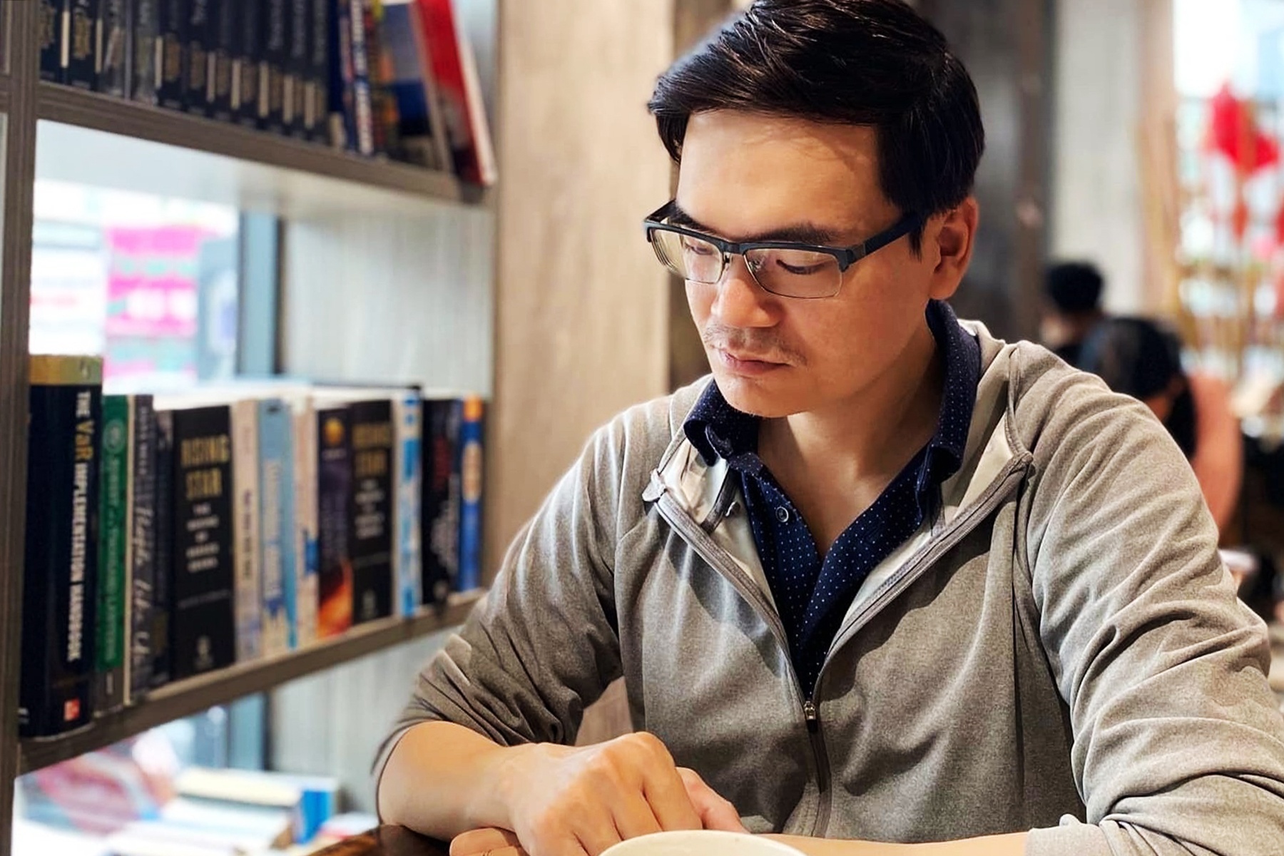 Duoc si dich 40 dau sach, coi chuyen ngu nhu phuong thuoc chua lanh hinh anh