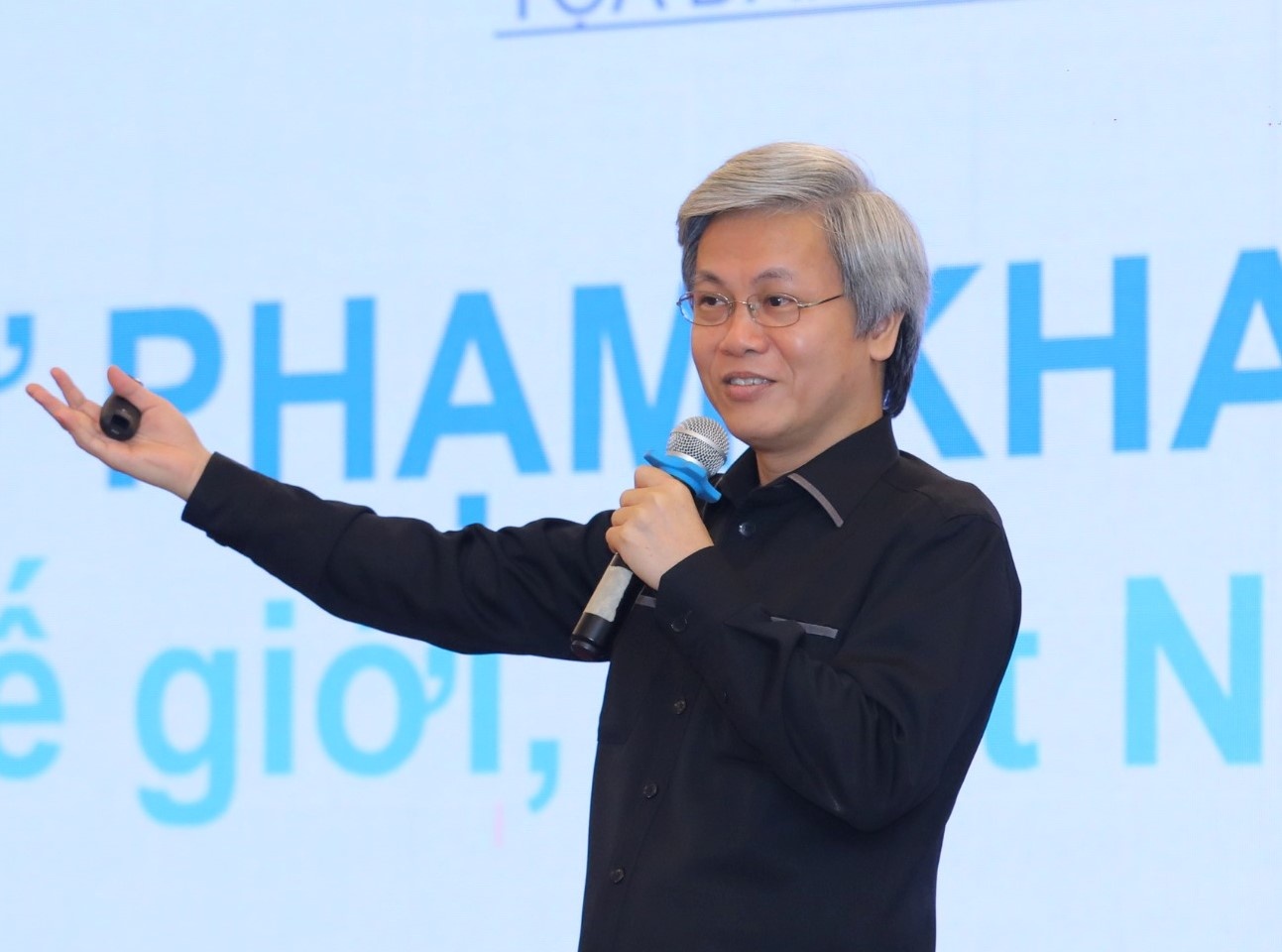 Giao duc khai phong day con nguoi biet minh hinh anh