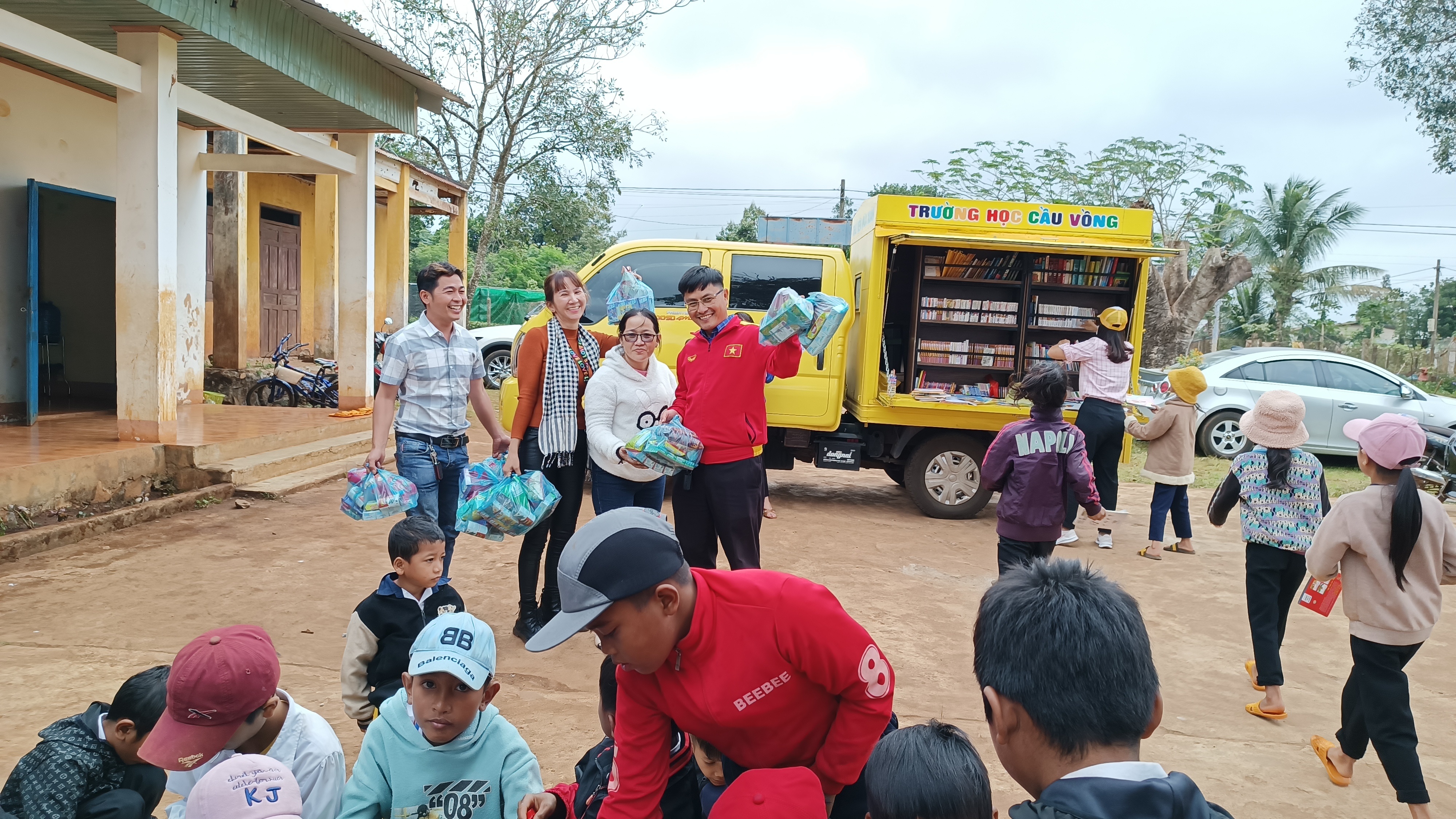 xe thu vien luu dong anh 2