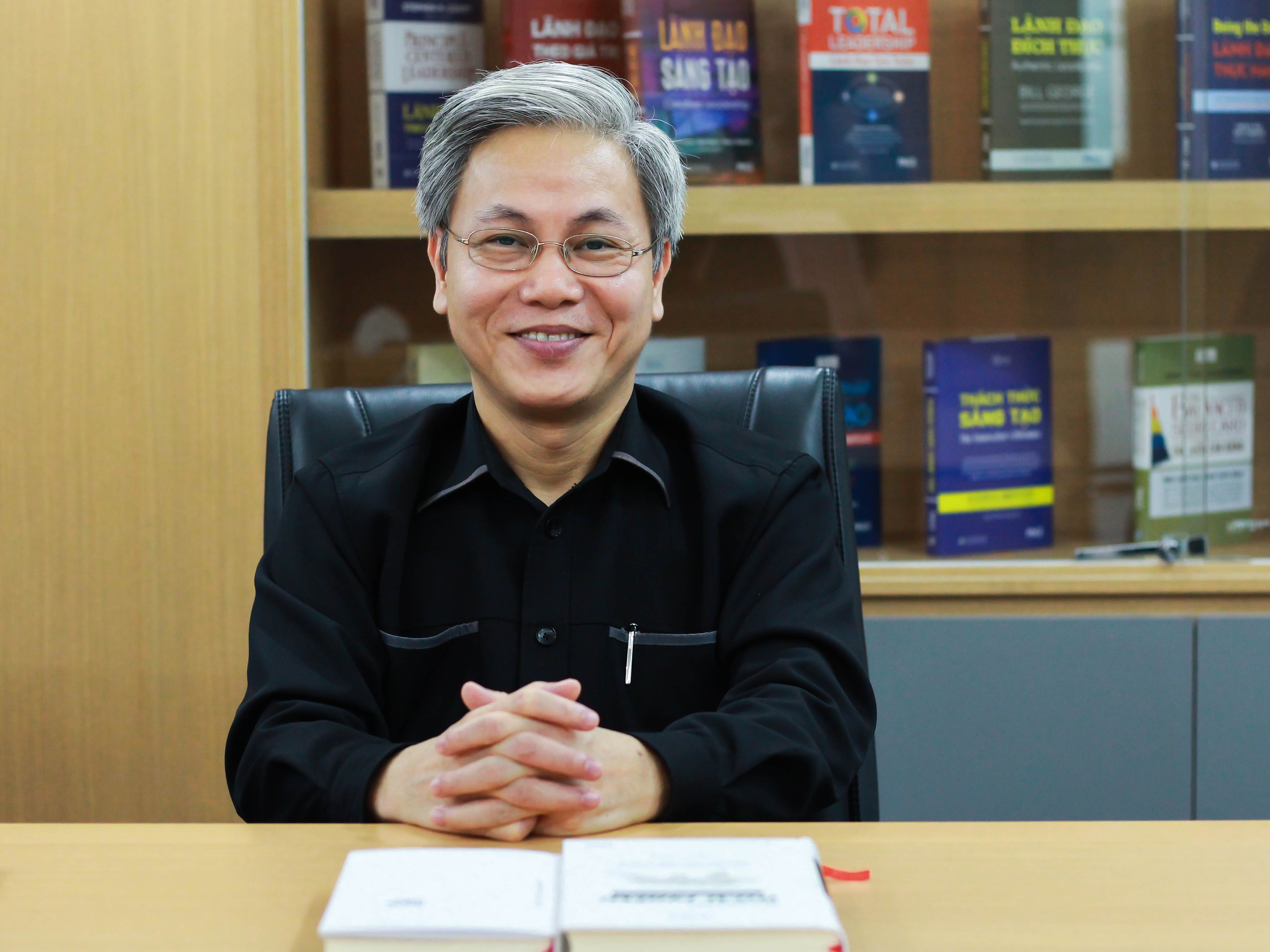 TS Gian Tu Trung: 'Sach la nguoi thay khai minh' hinh anh