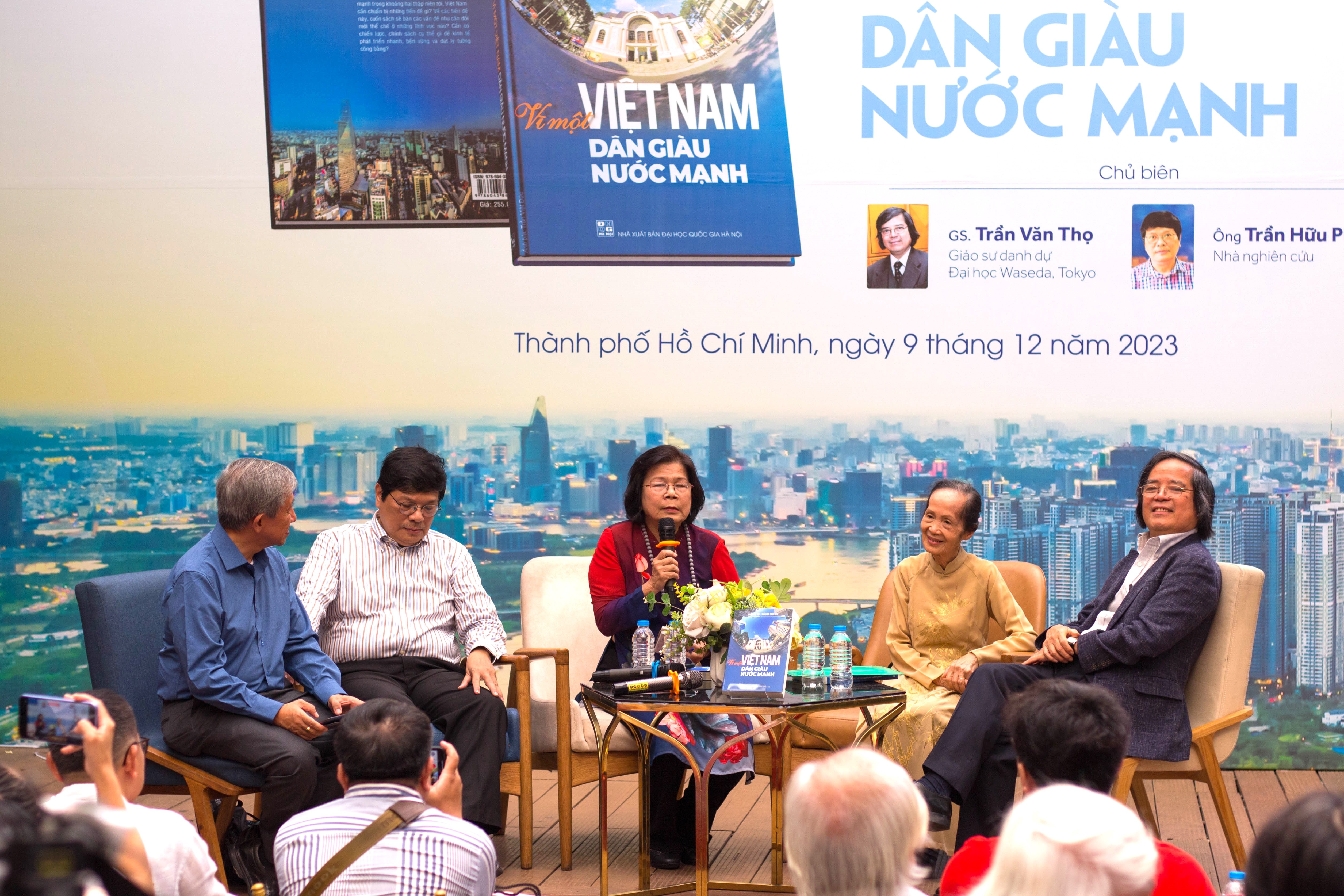 sach kinh te,  Tran Huu Phuc Tien,  phat trien kinh te anh 1